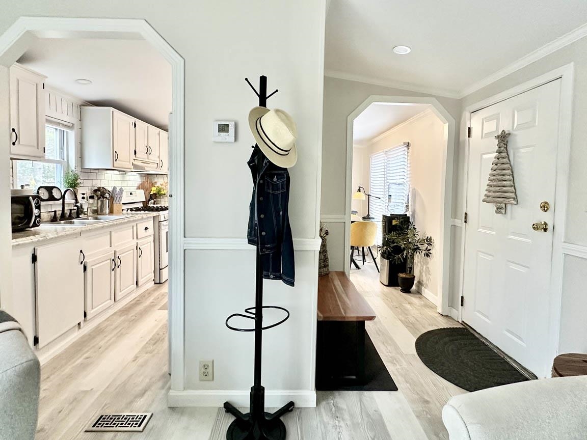 242 Riverside Dr, Campton, NH 03223