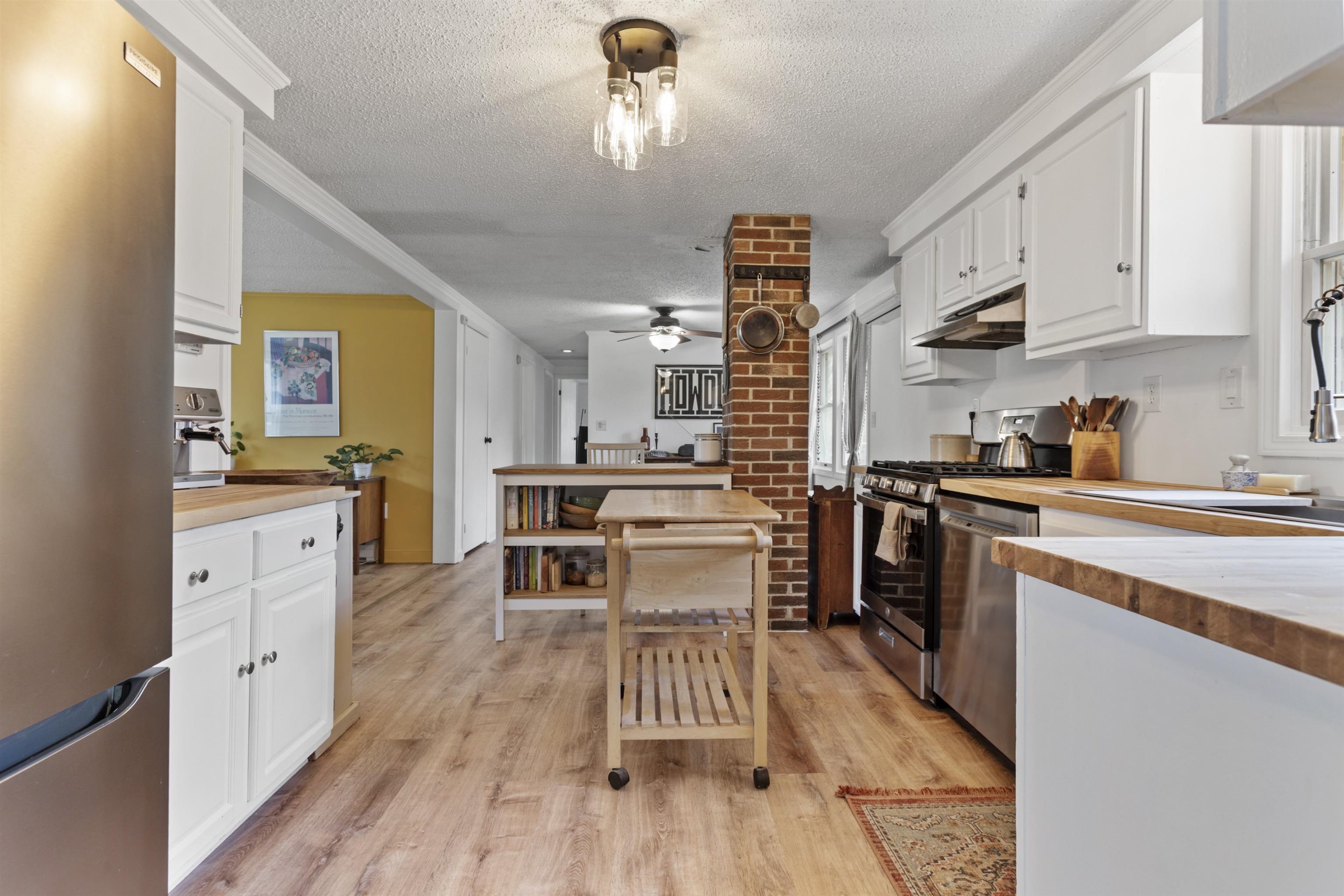 52 Sanborn Rd, East Kingston, NH 03827