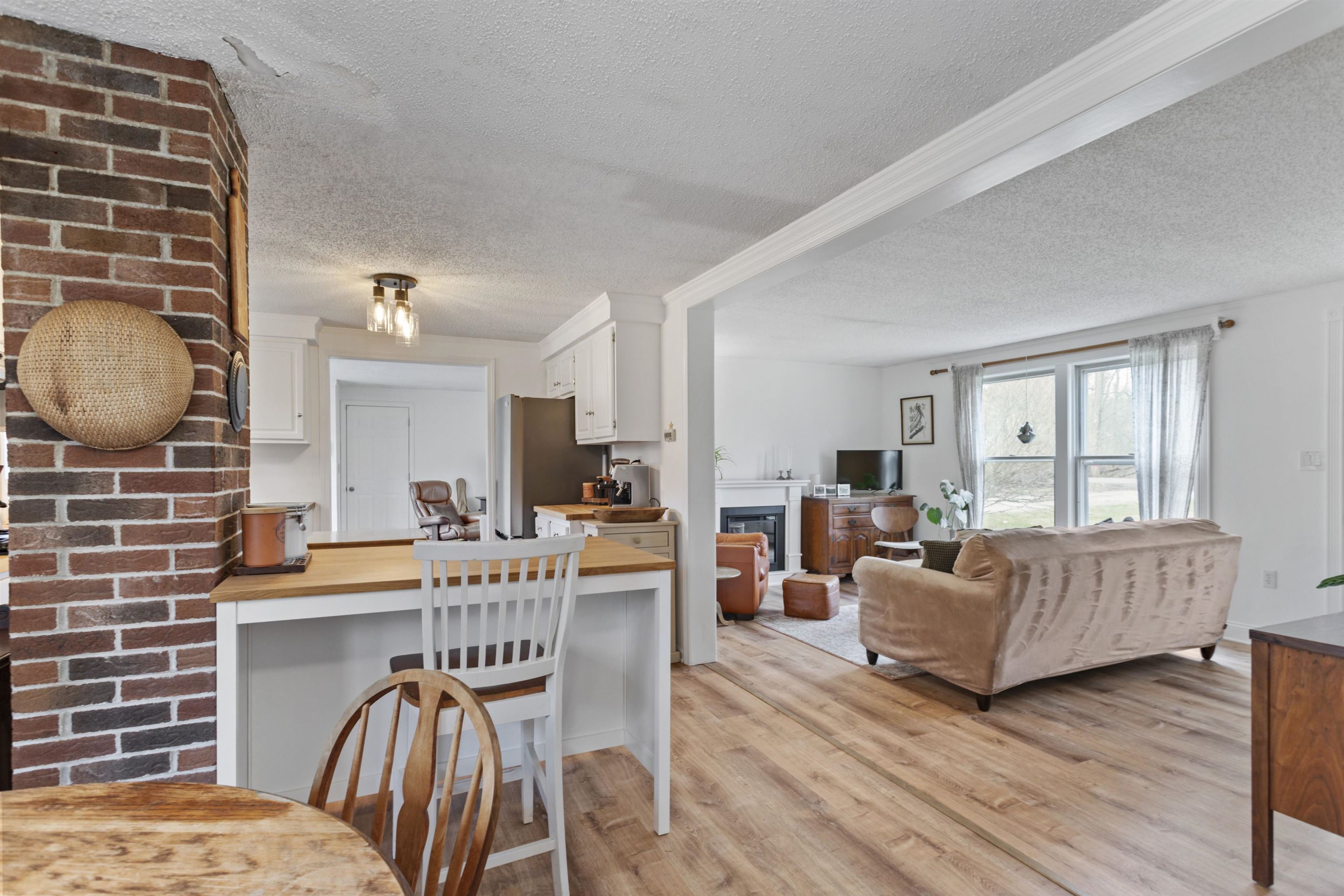 52 Sanborn Rd, East Kingston, NH 03827