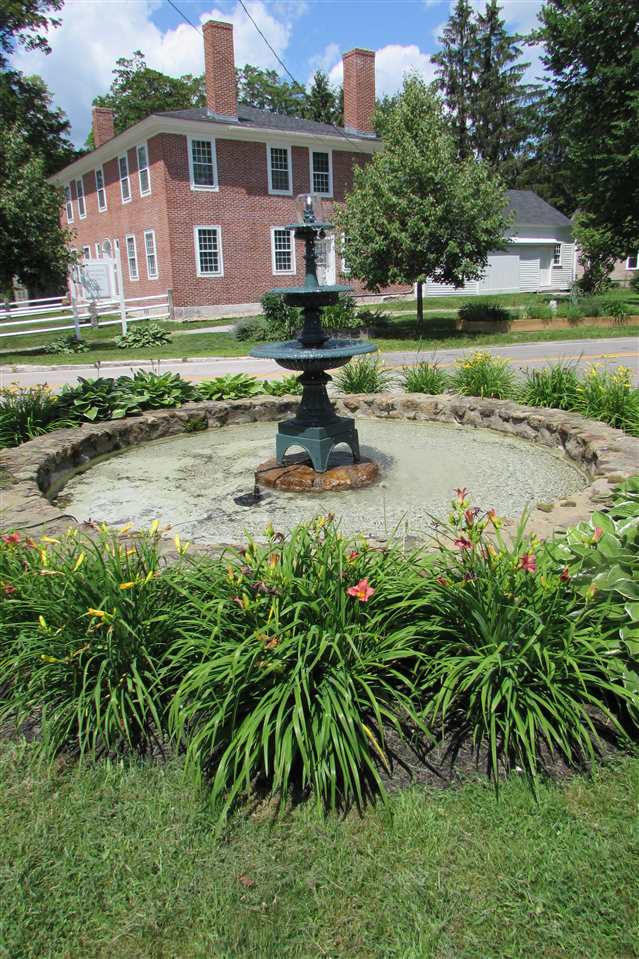 4 Main St, Hancock, NH 03449