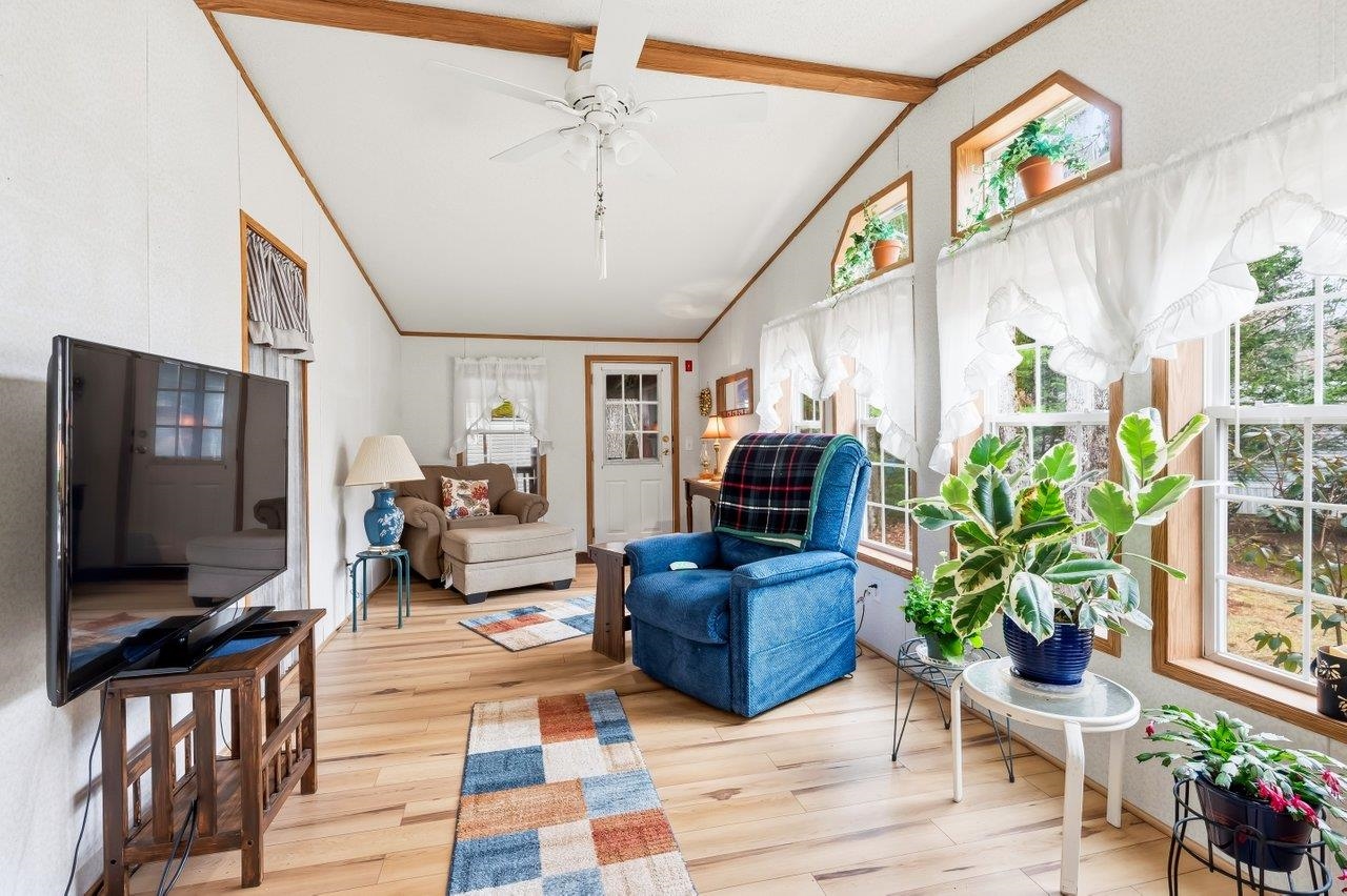 10 Lark Ln, Rochester, NH 03868