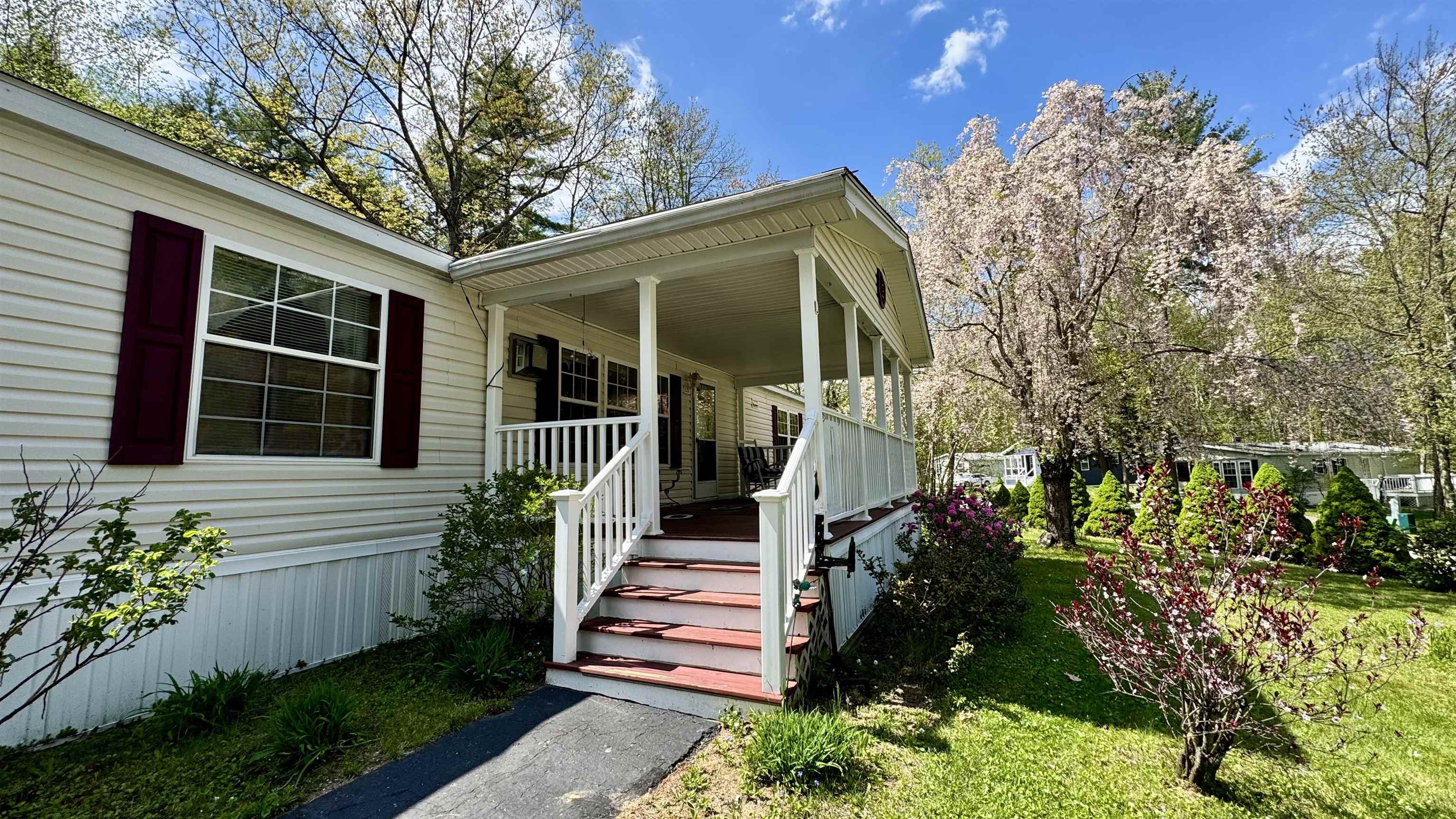 10 Lark Ln, Rochester, NH 03868