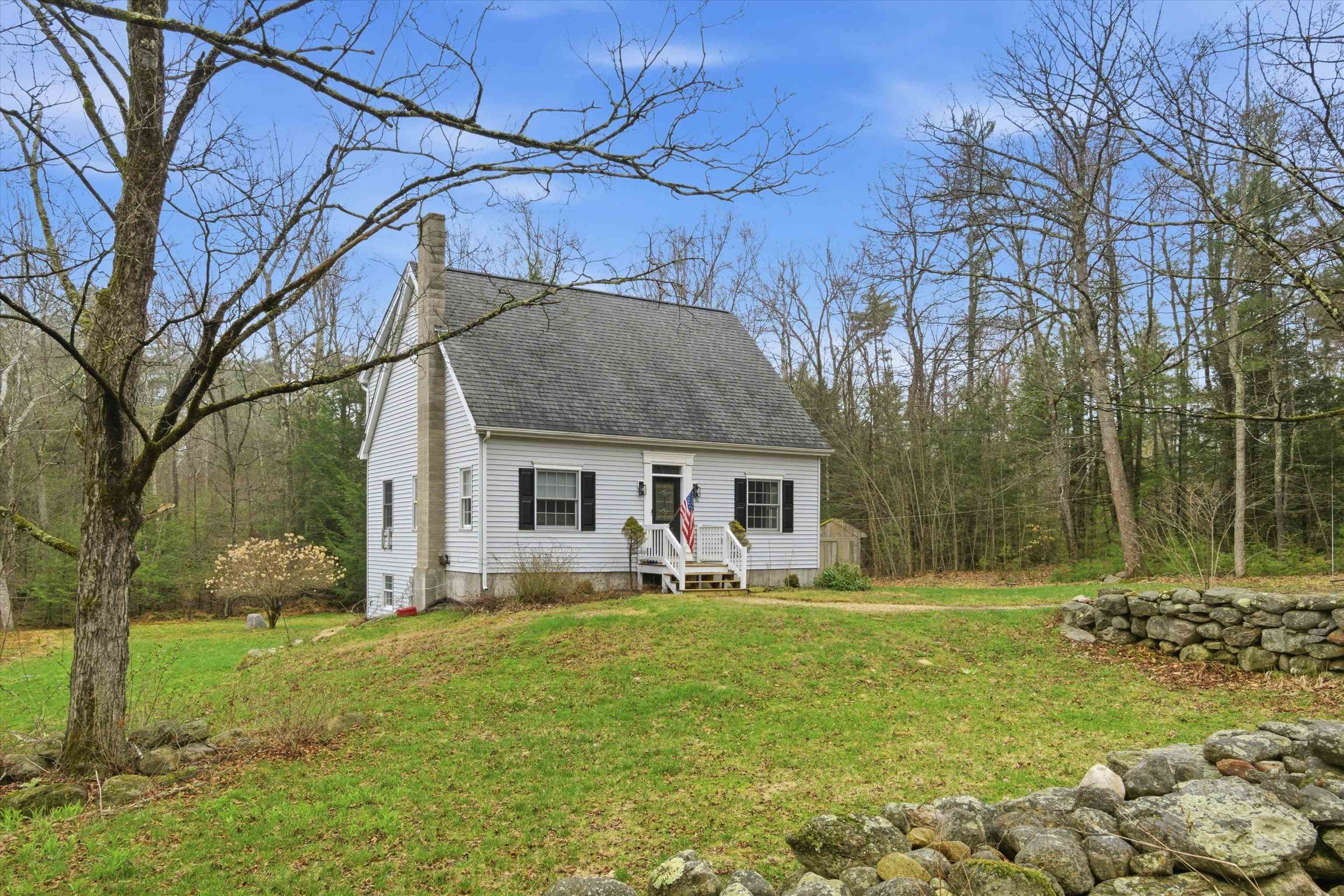 10 Upton Rd, Mont Vernon, NH 03057