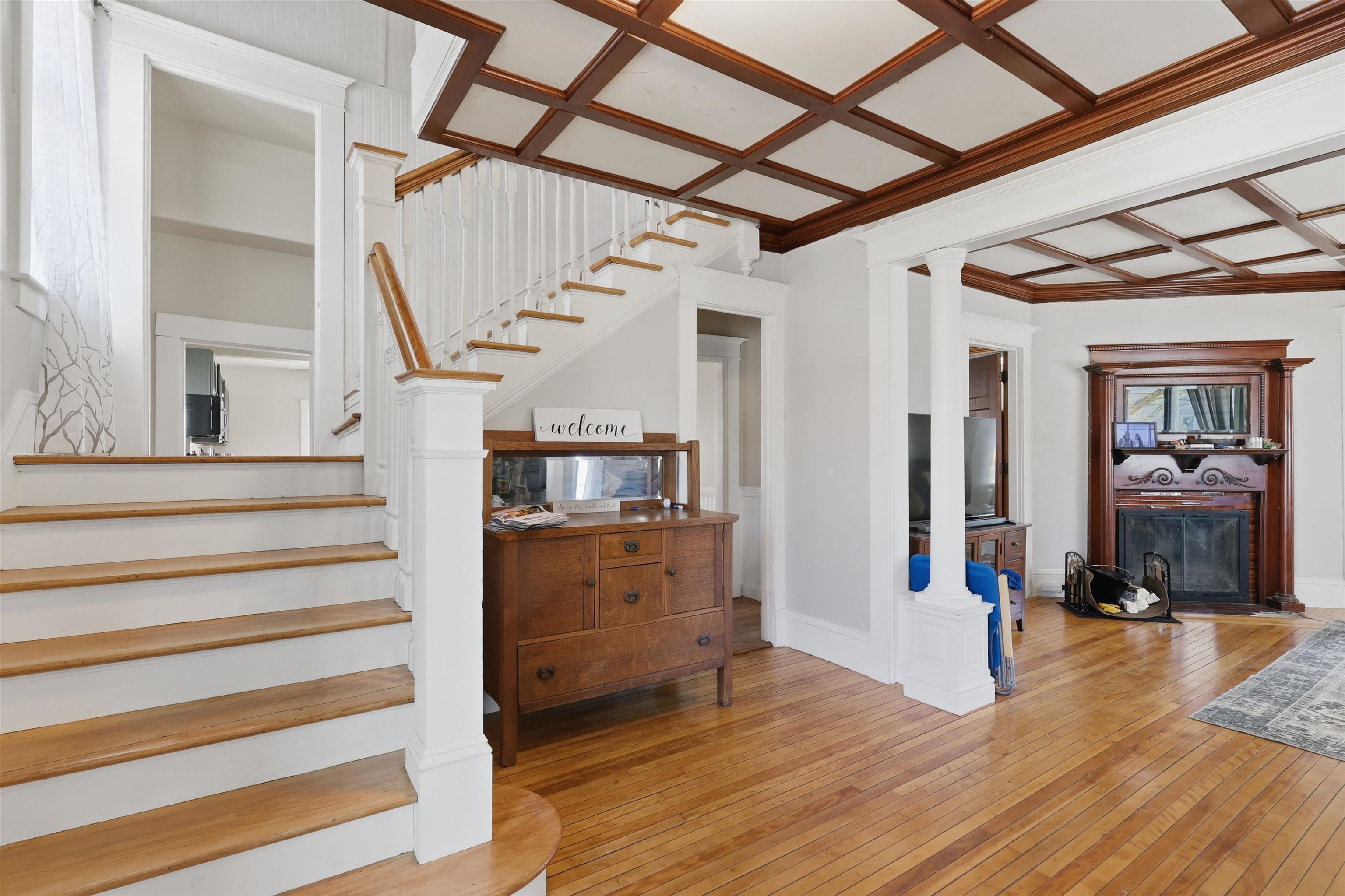 14 Pleasant St, Plymouth, NH 03264