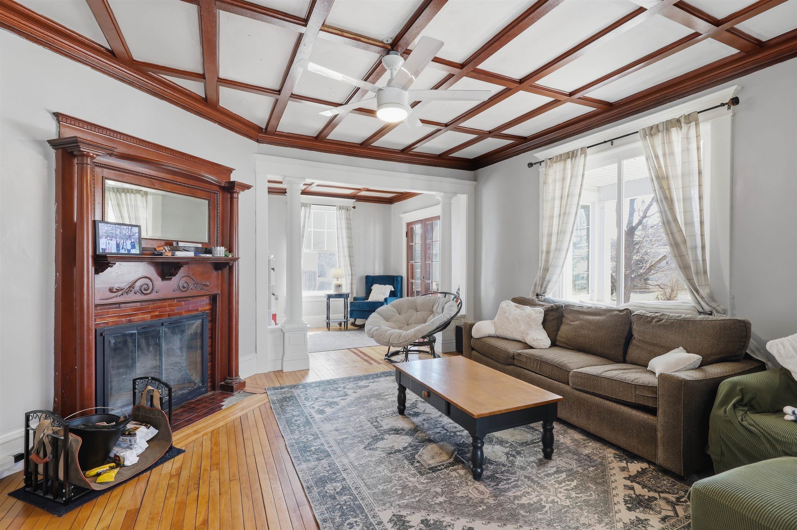 14 Pleasant St, Plymouth, NH 03264