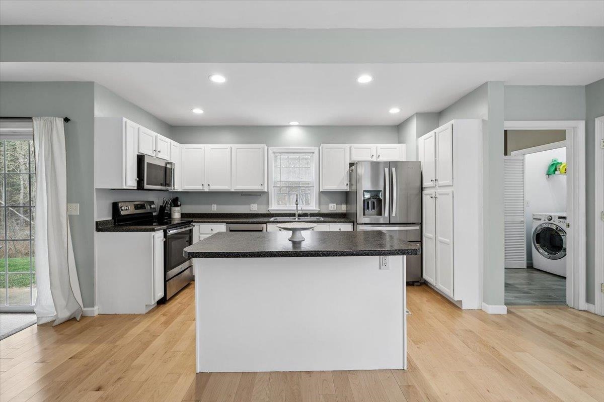 1 Langs Ln, Newmarket, NH 03857