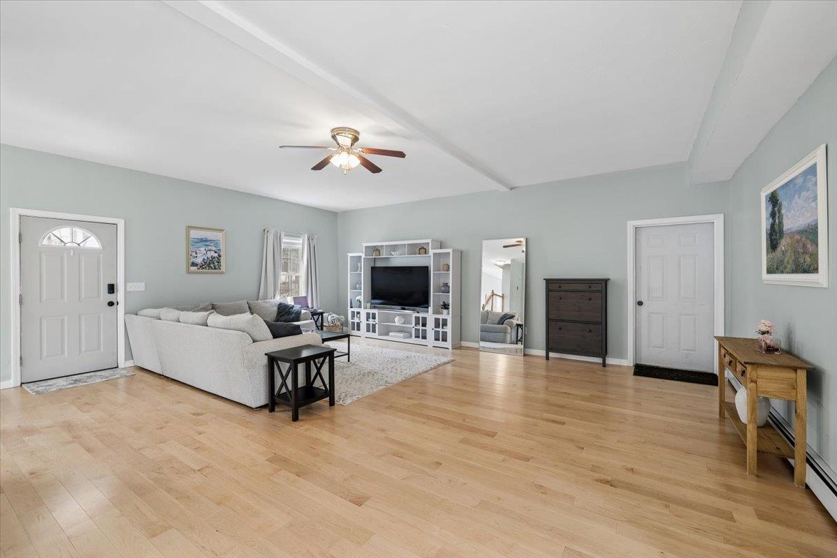 1 Langs Ln, Newmarket, NH 03857