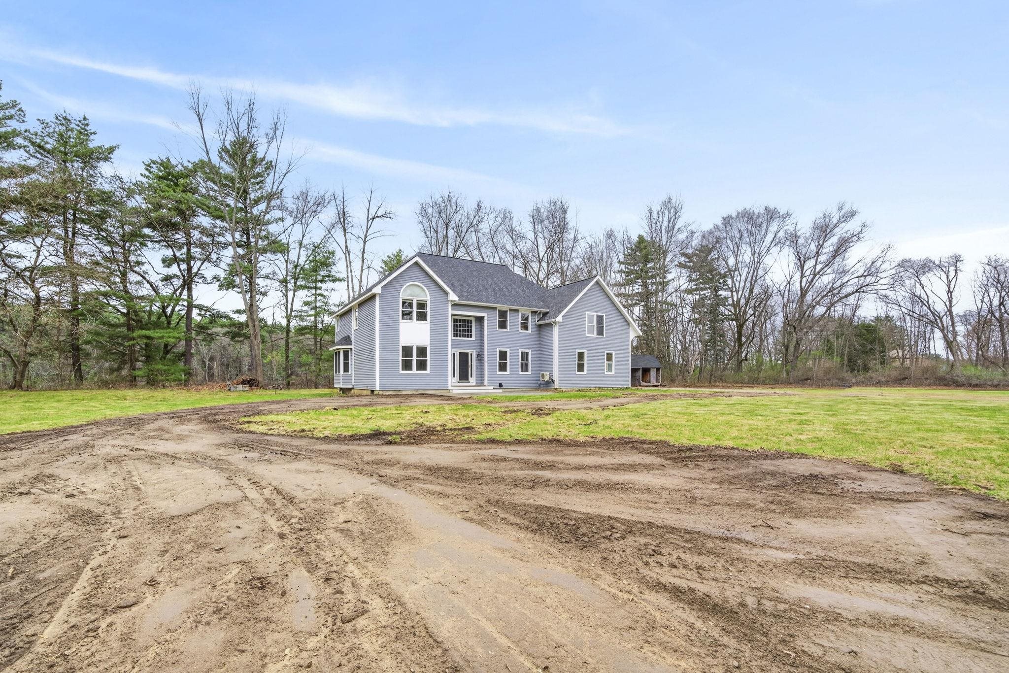 12 Leclair Dr, Hudson, NH 03051