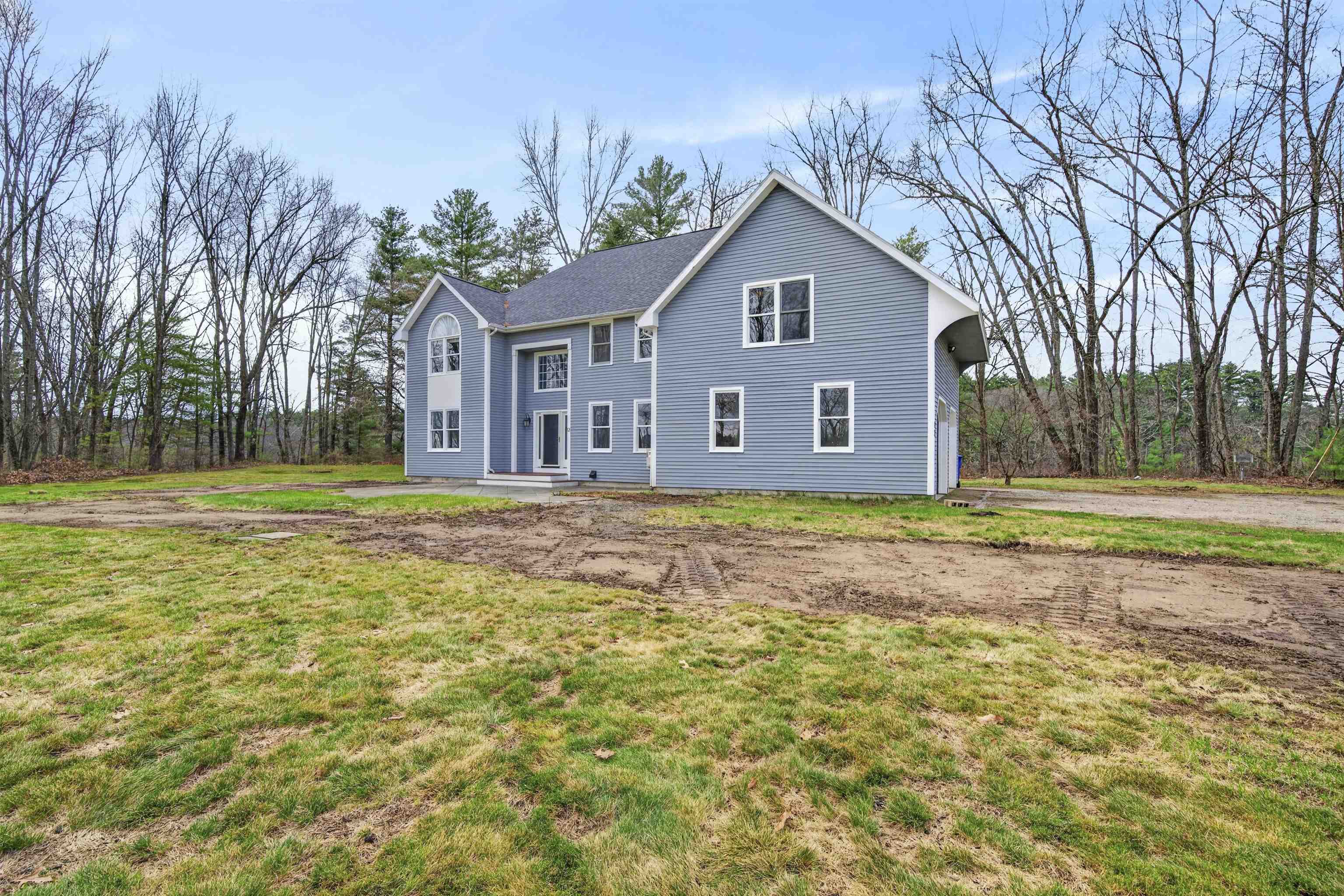 12 Leclair Dr, Hudson, NH 03051