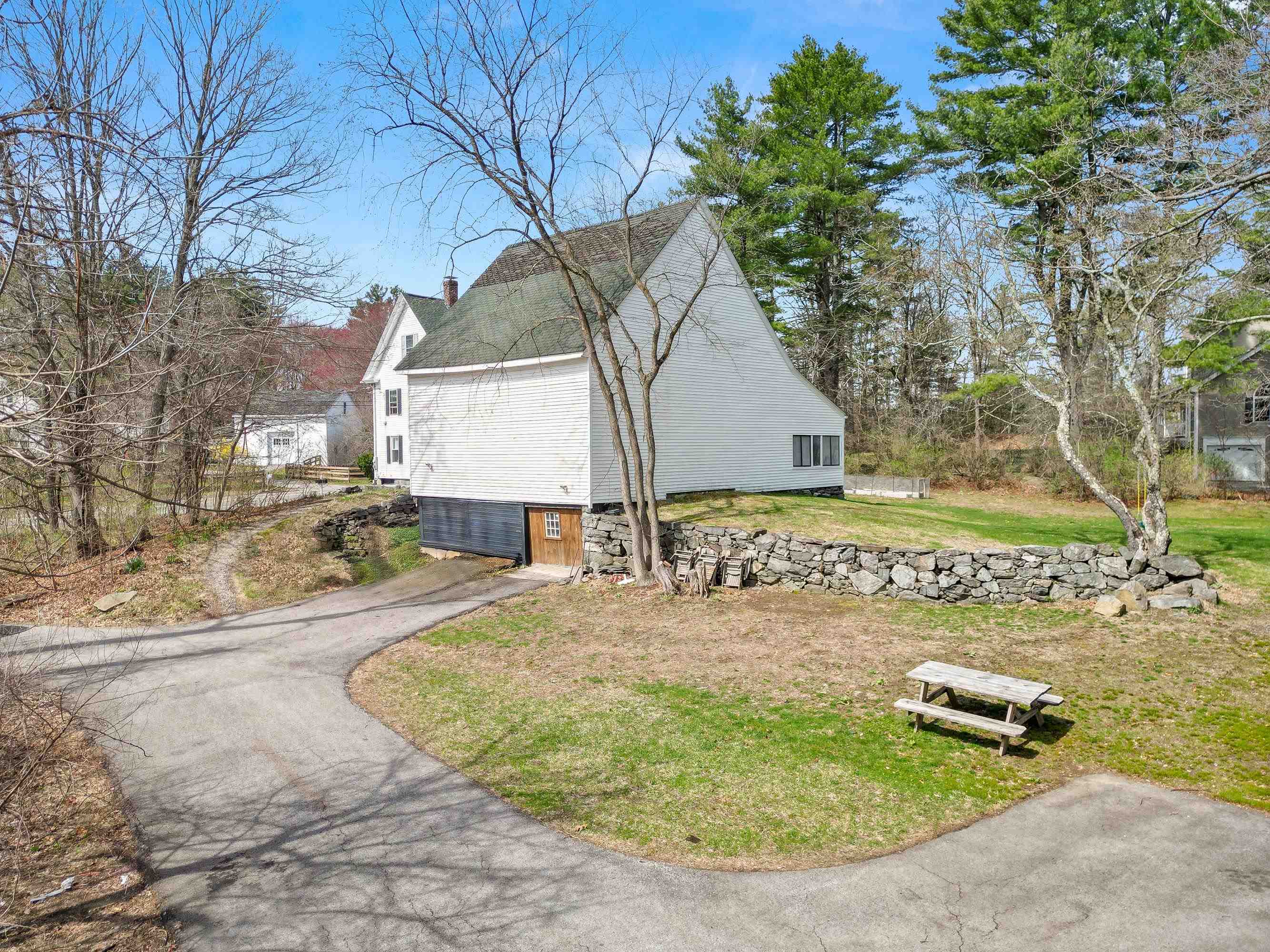 16 School St, Salem, NH 03079