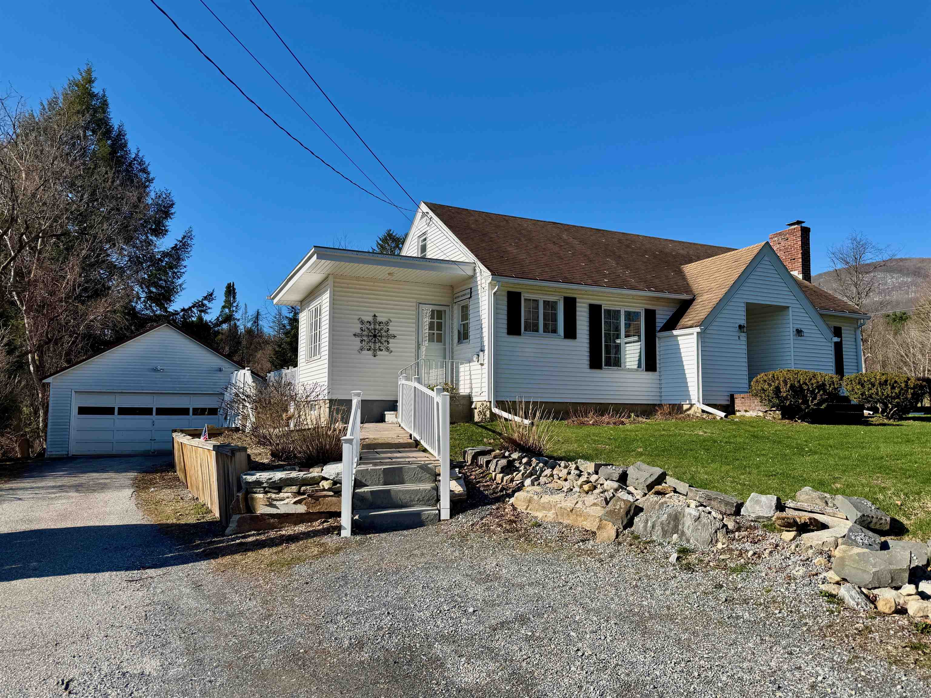 2 Pine Rd, Bennington, VT 05201
