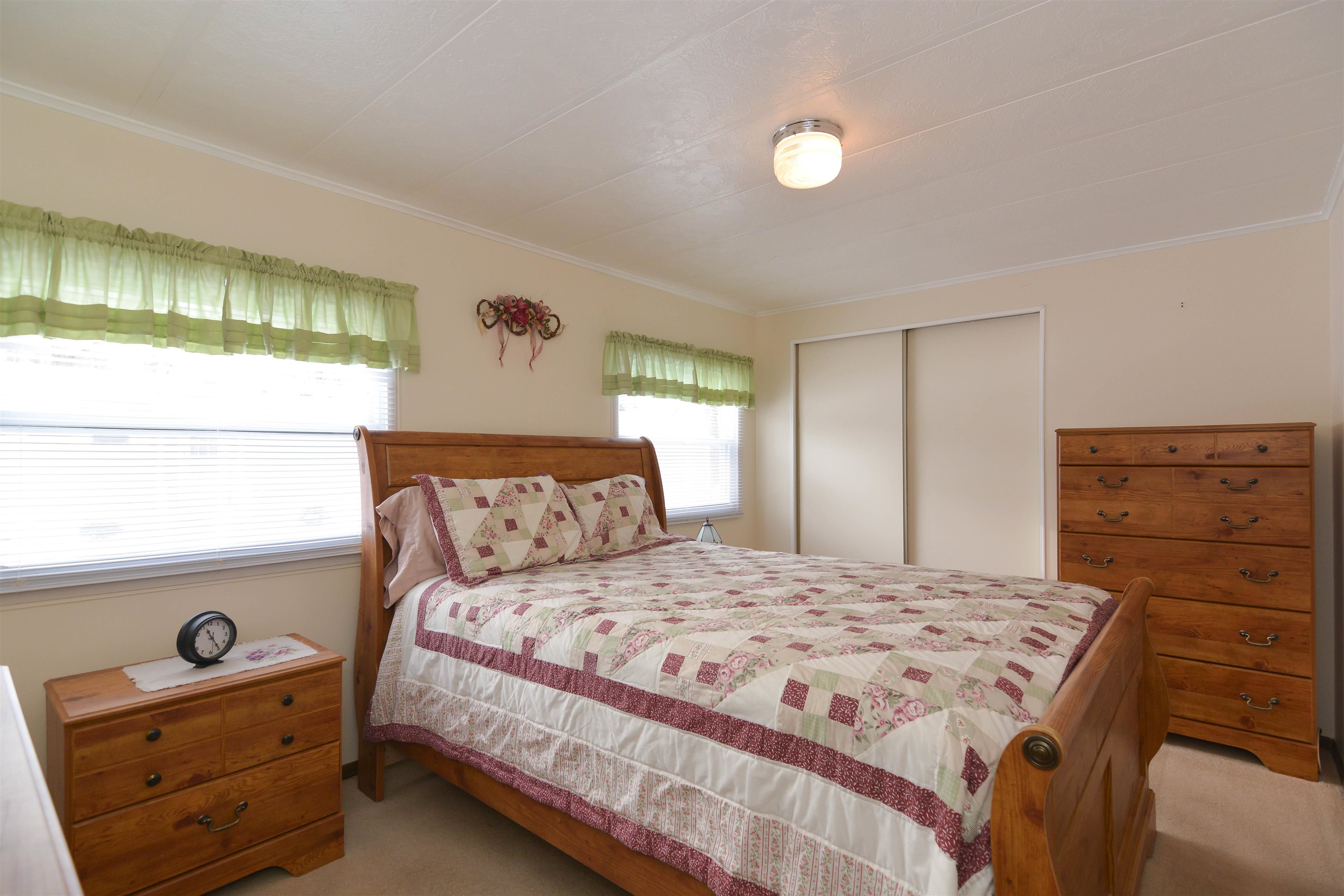 11 Amy Ln, Hampstead, NH 03841