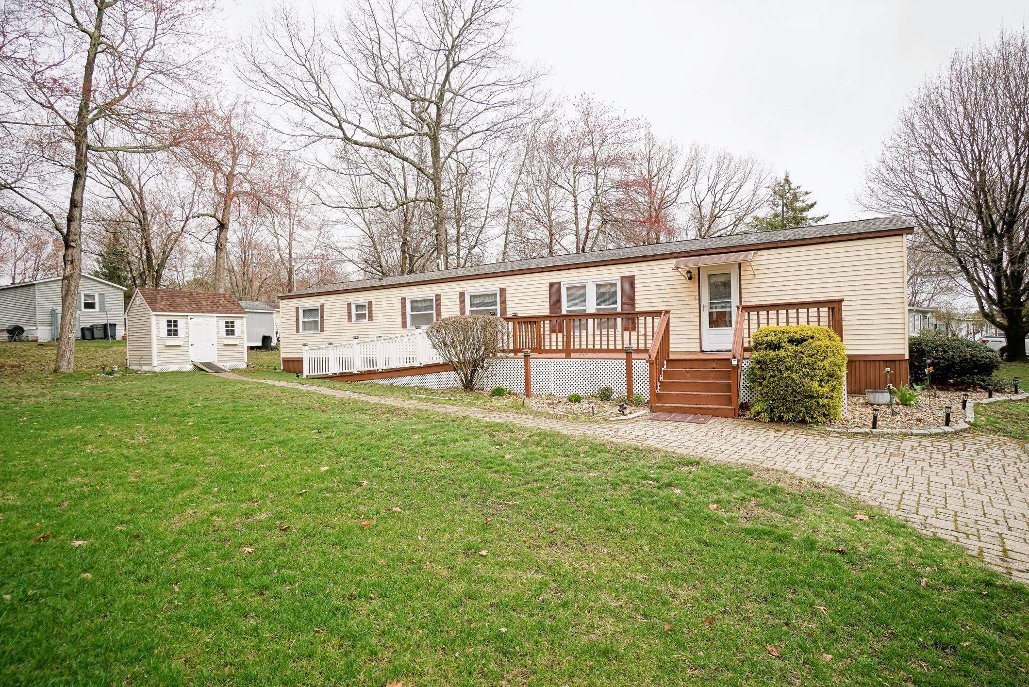 11 Amy Ln, Hampstead, NH 03841