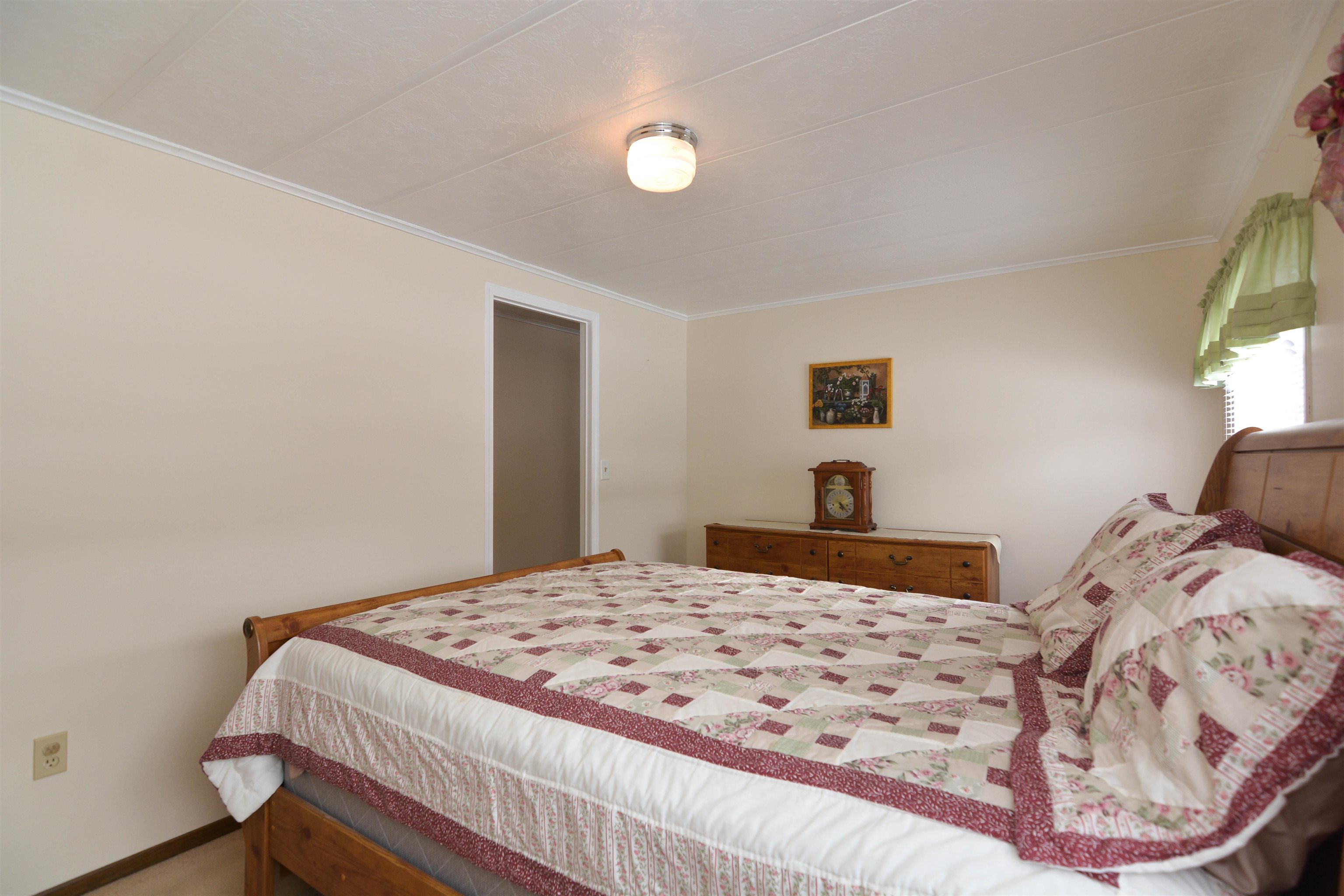 11 Amy Ln, Hampstead, NH 03841