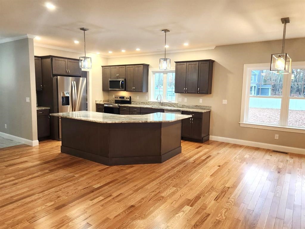 17 Eagle Perch Dr, Boscawen, NH 03303