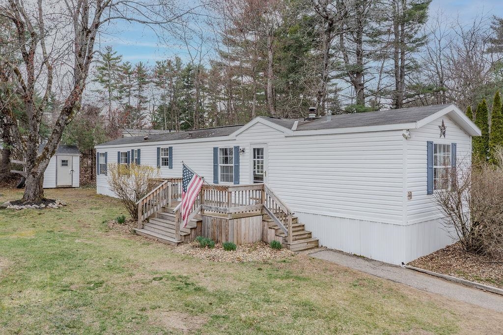 141 Estate Dr, Barrington, NH 03825