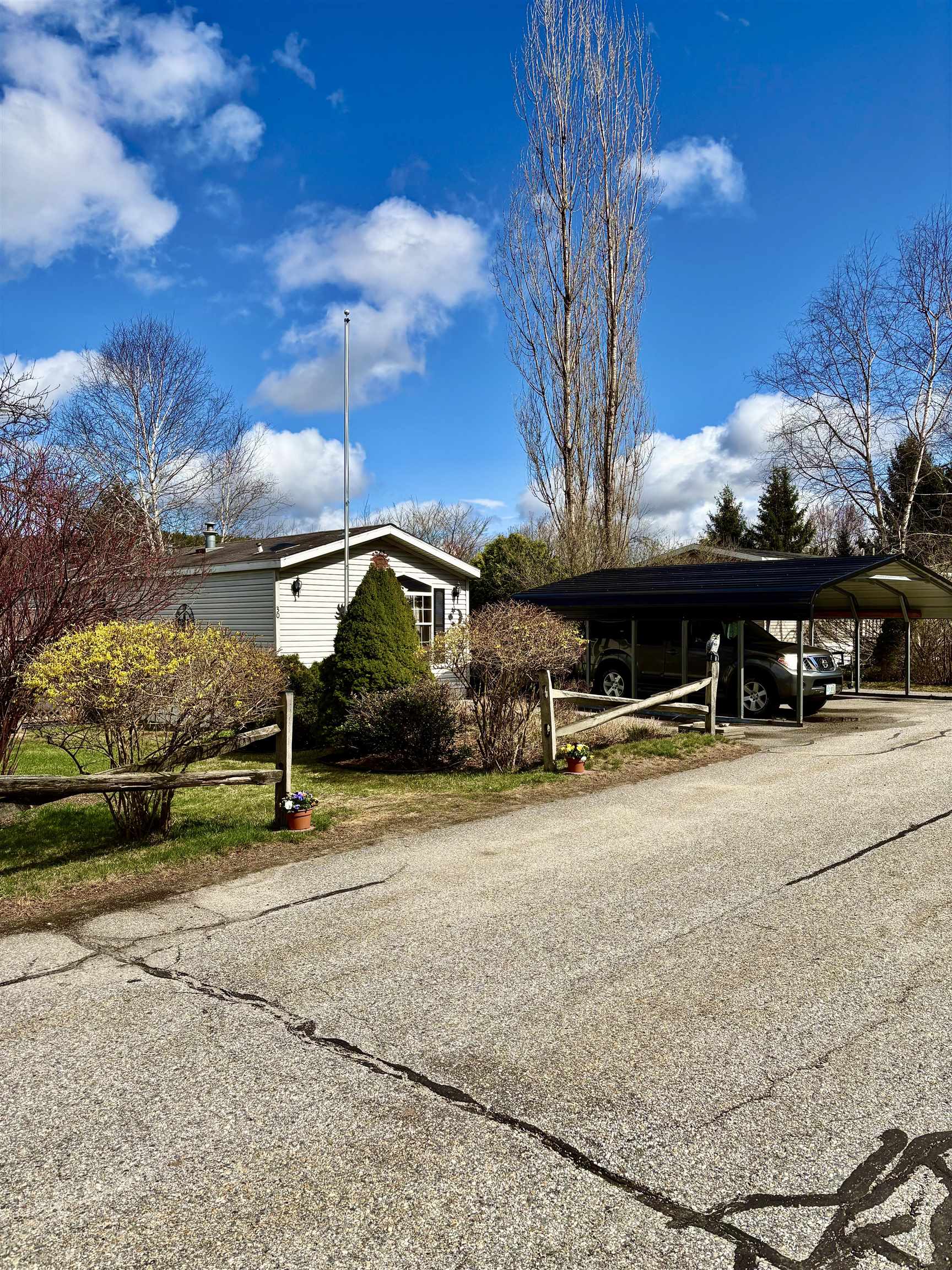 20 Old Henniker Rd, Hillsborough, NH 03244