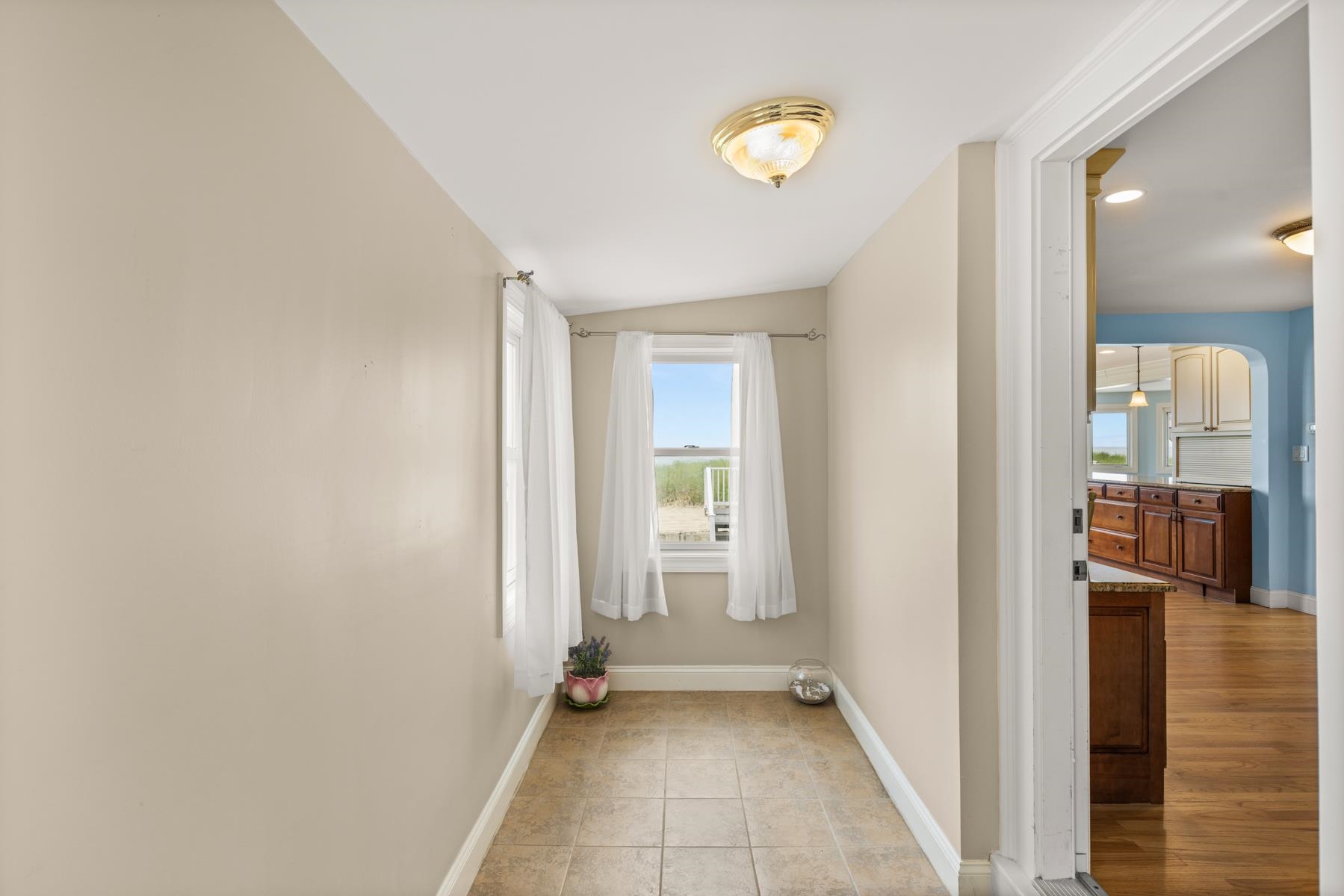 103 Ocean Dr, Seabrook, NH 03874