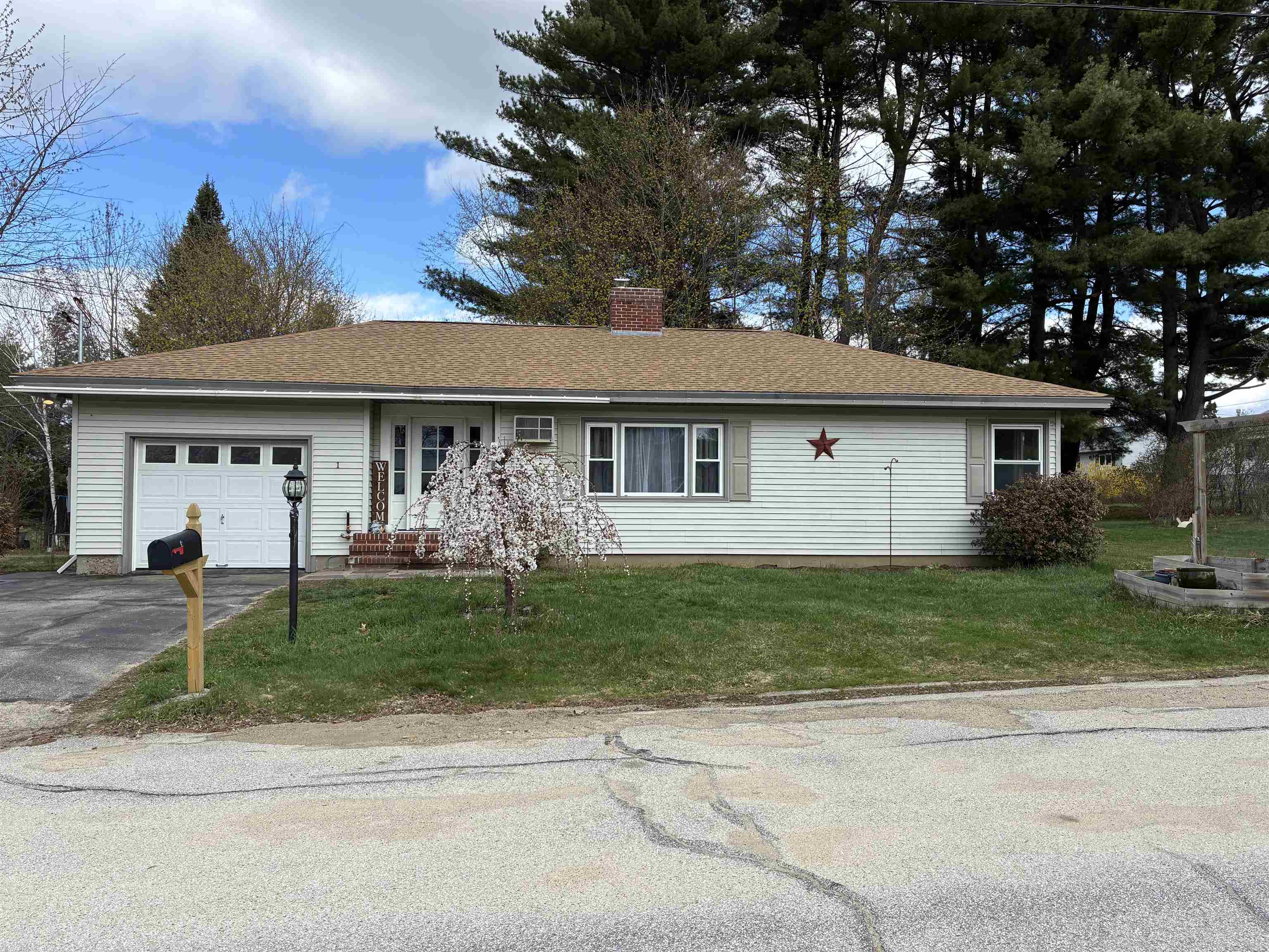 1 Sunset Ave, Allenstown, NH 03275