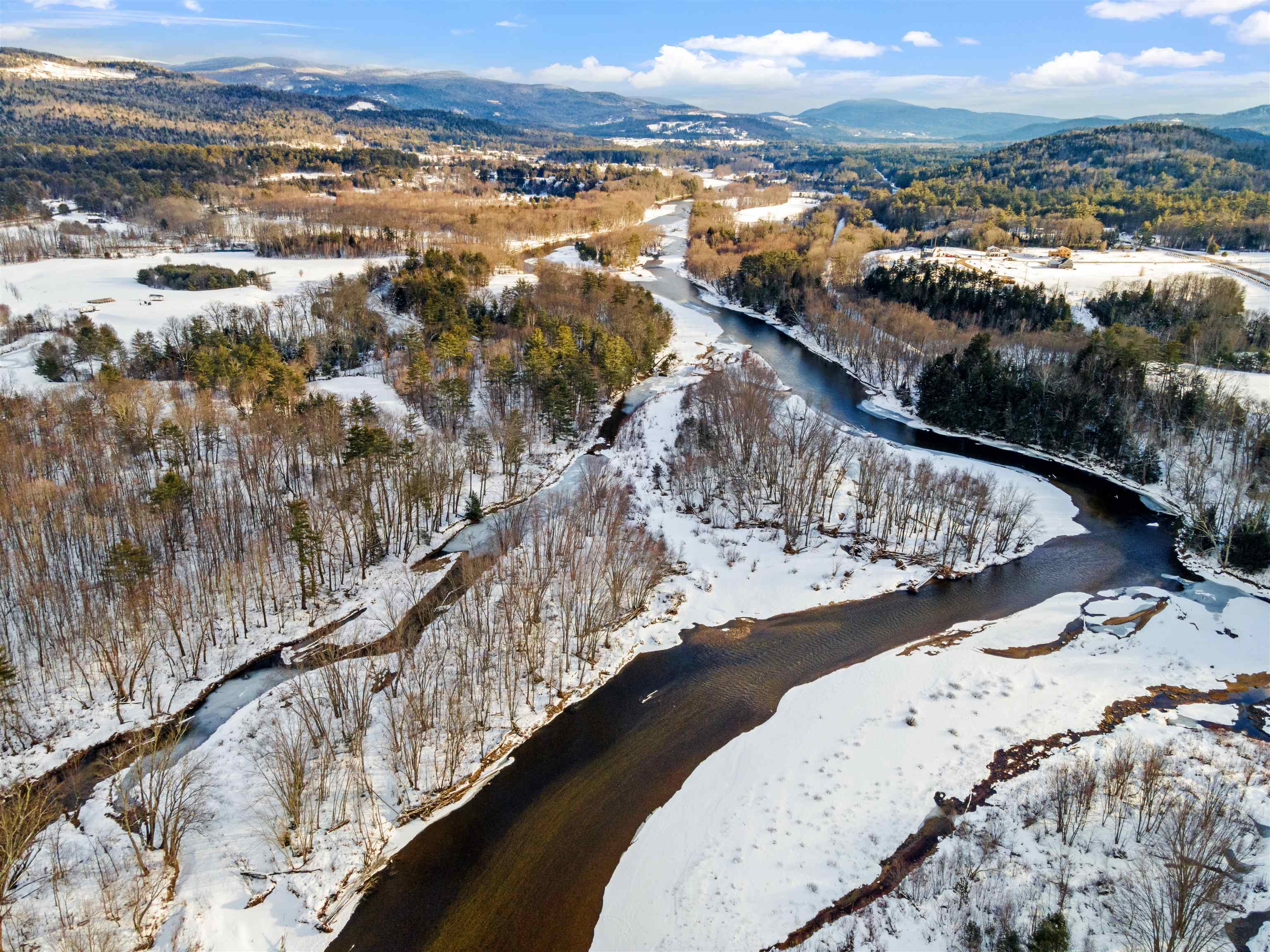 3039 Us Route 3, Thornton, NH 02385