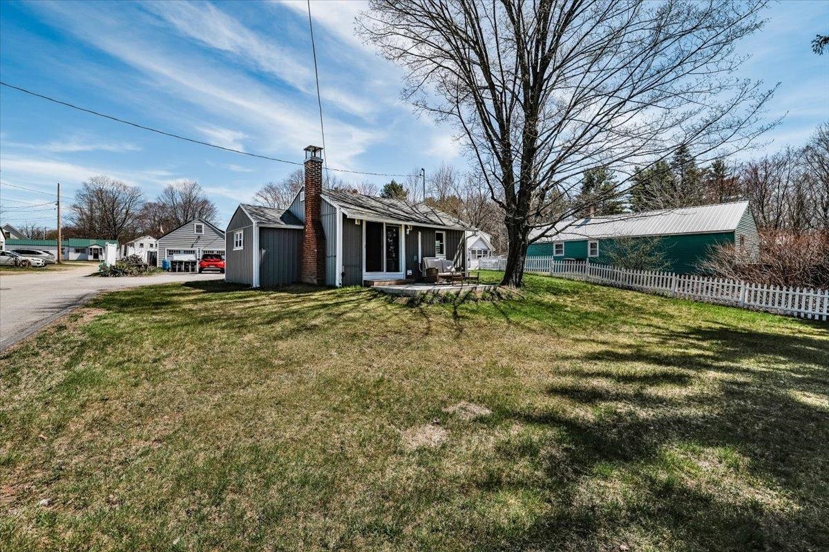 9 Hillcrest Ave, Pembroke, NH 03275