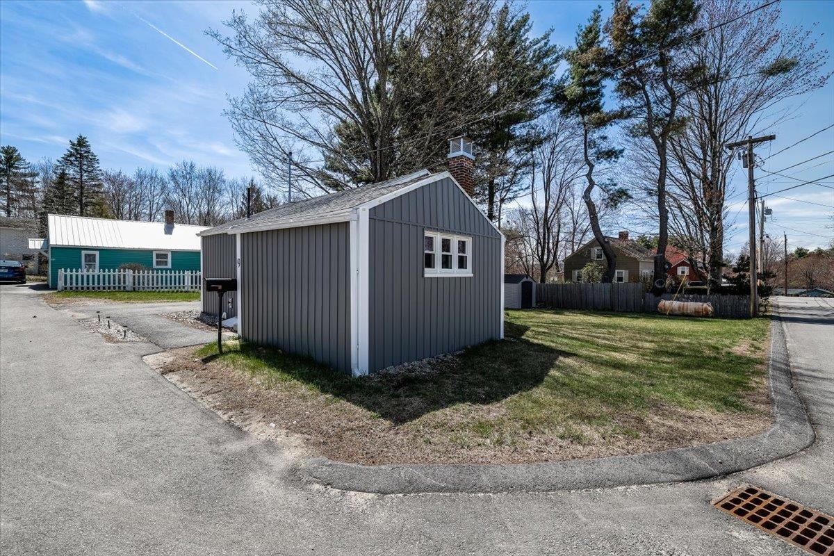 9 Hillcrest Ave, Pembroke, NH 03275