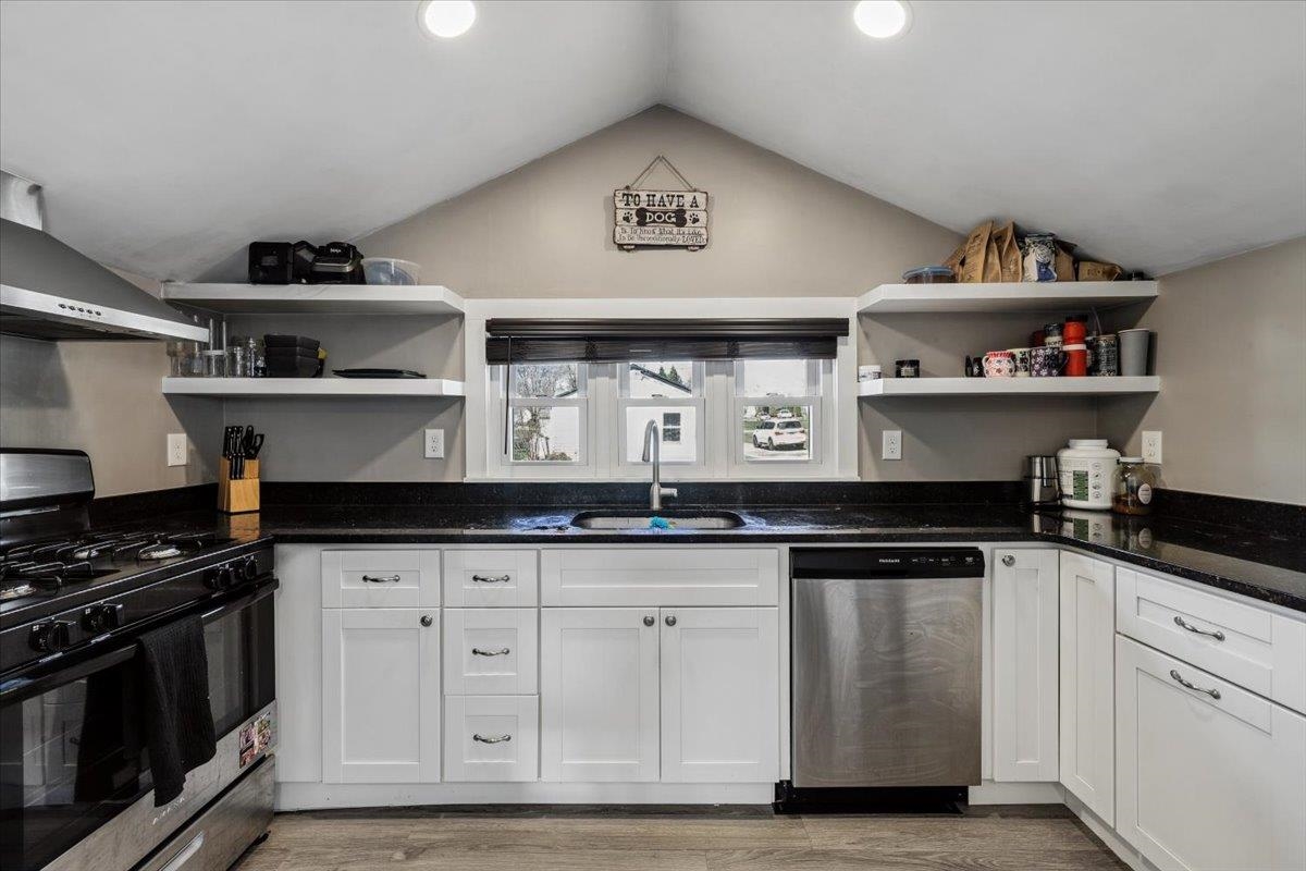 9 Hillcrest Ave, Pembroke, NH 03275