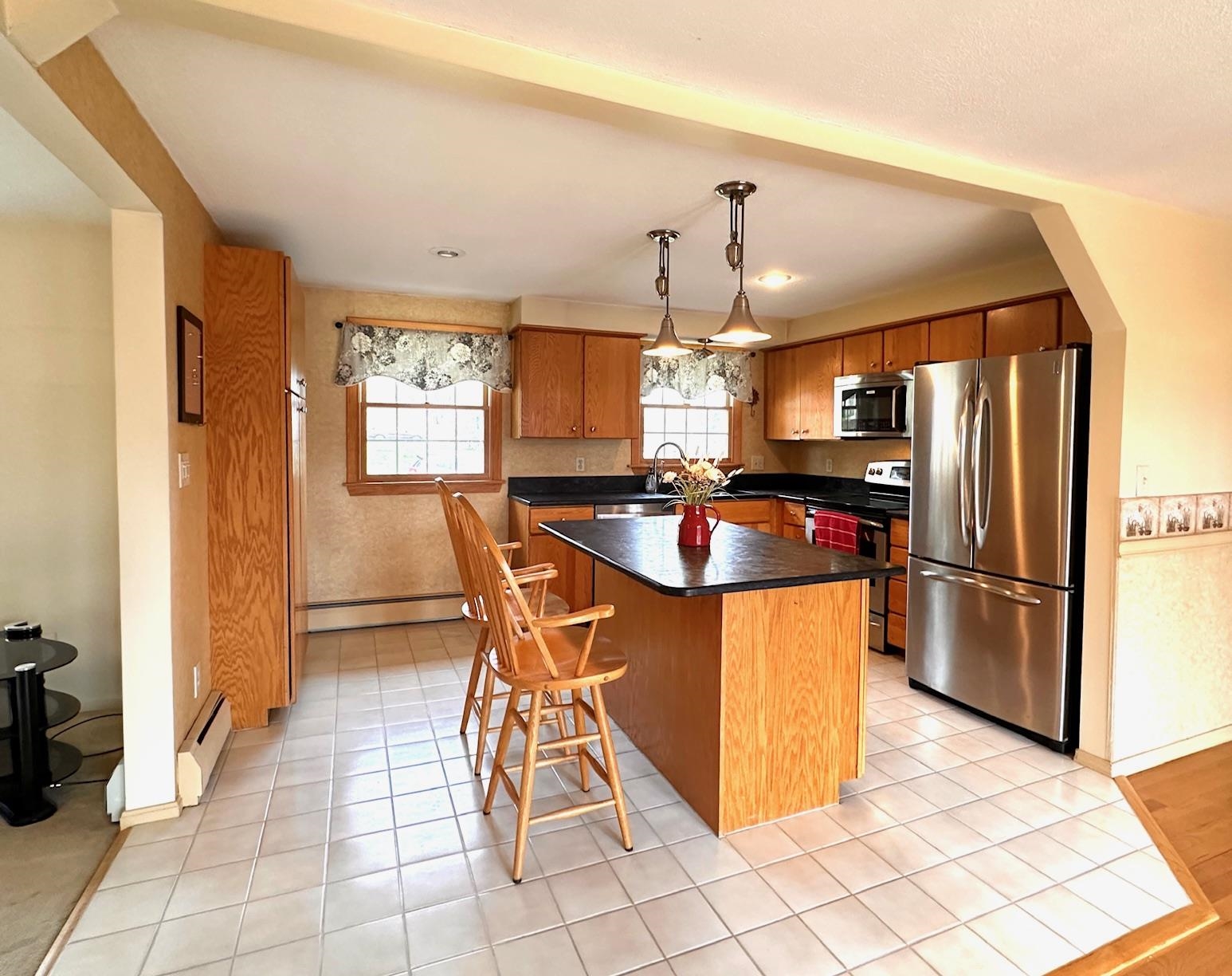 19 Pinewood Dr, Merrimack, NH 03054