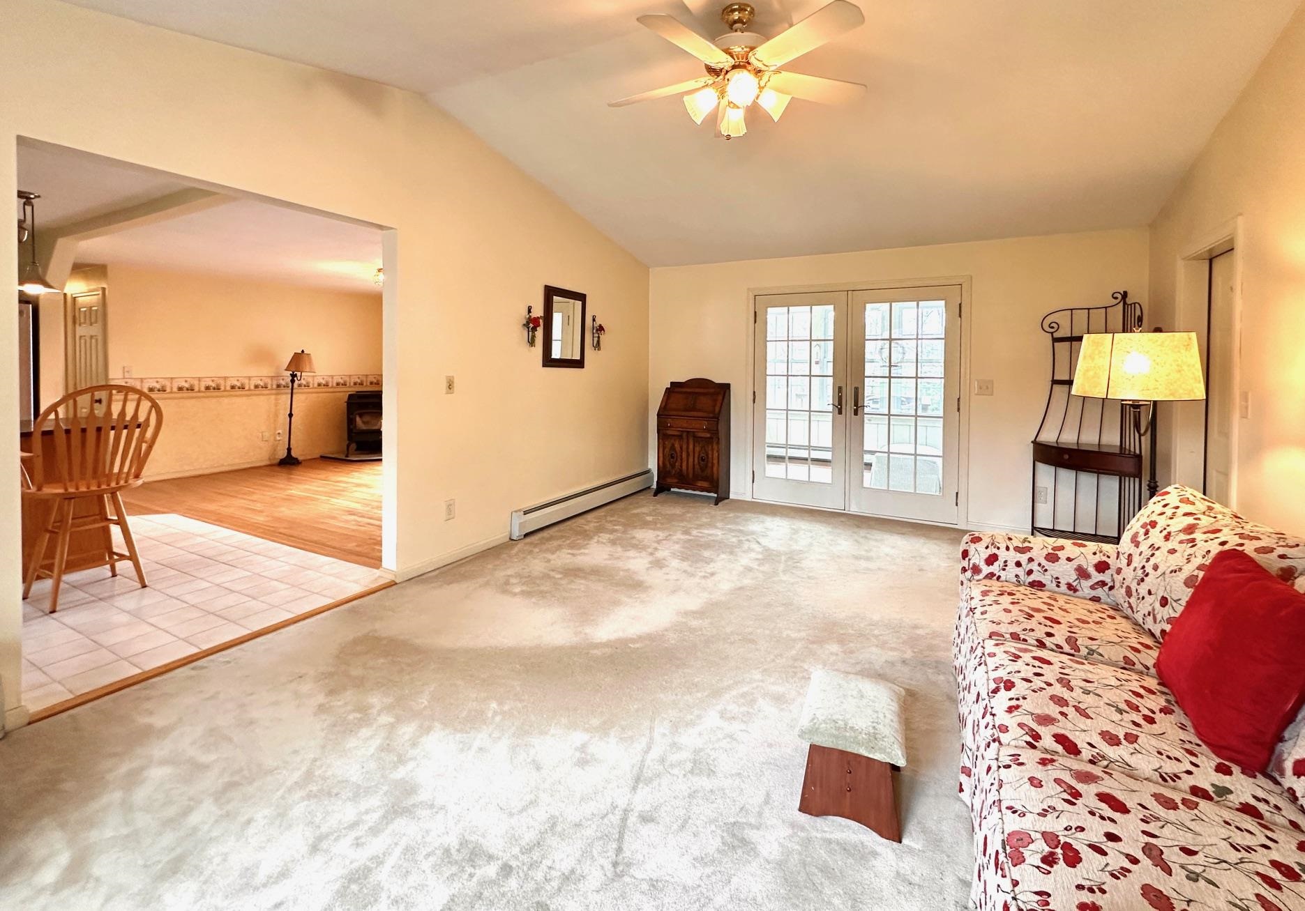 19 Pinewood Dr, Merrimack, NH 03054