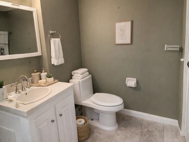 161 Cannongate Iii Dr, Nashua, NH 03063