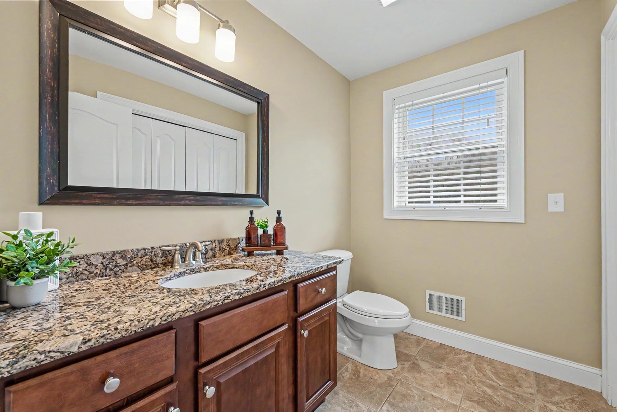 10 Harmony Ln, Pelham, NH 03076