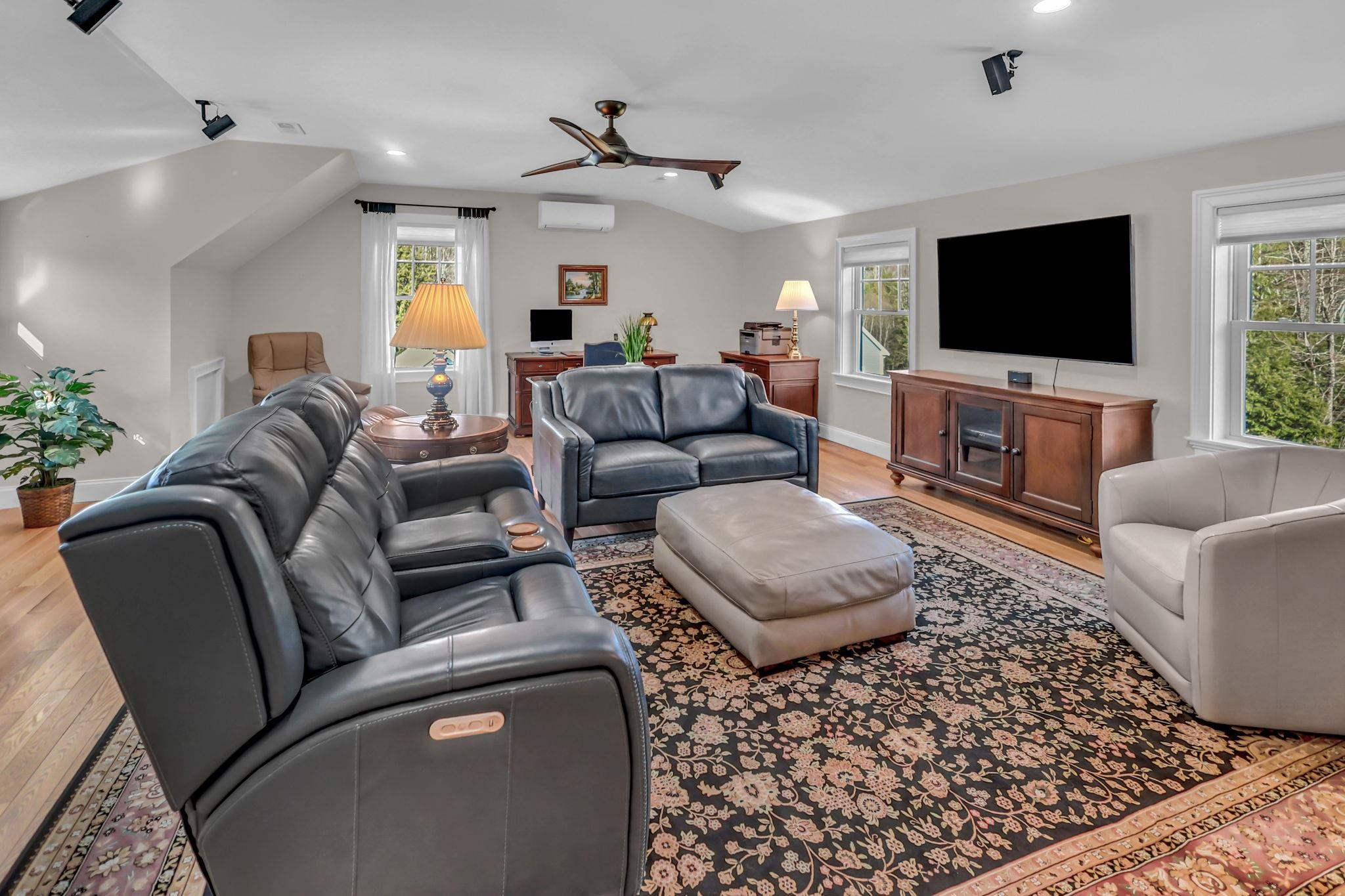 6 Odell Dr, Amherst, NH 03031