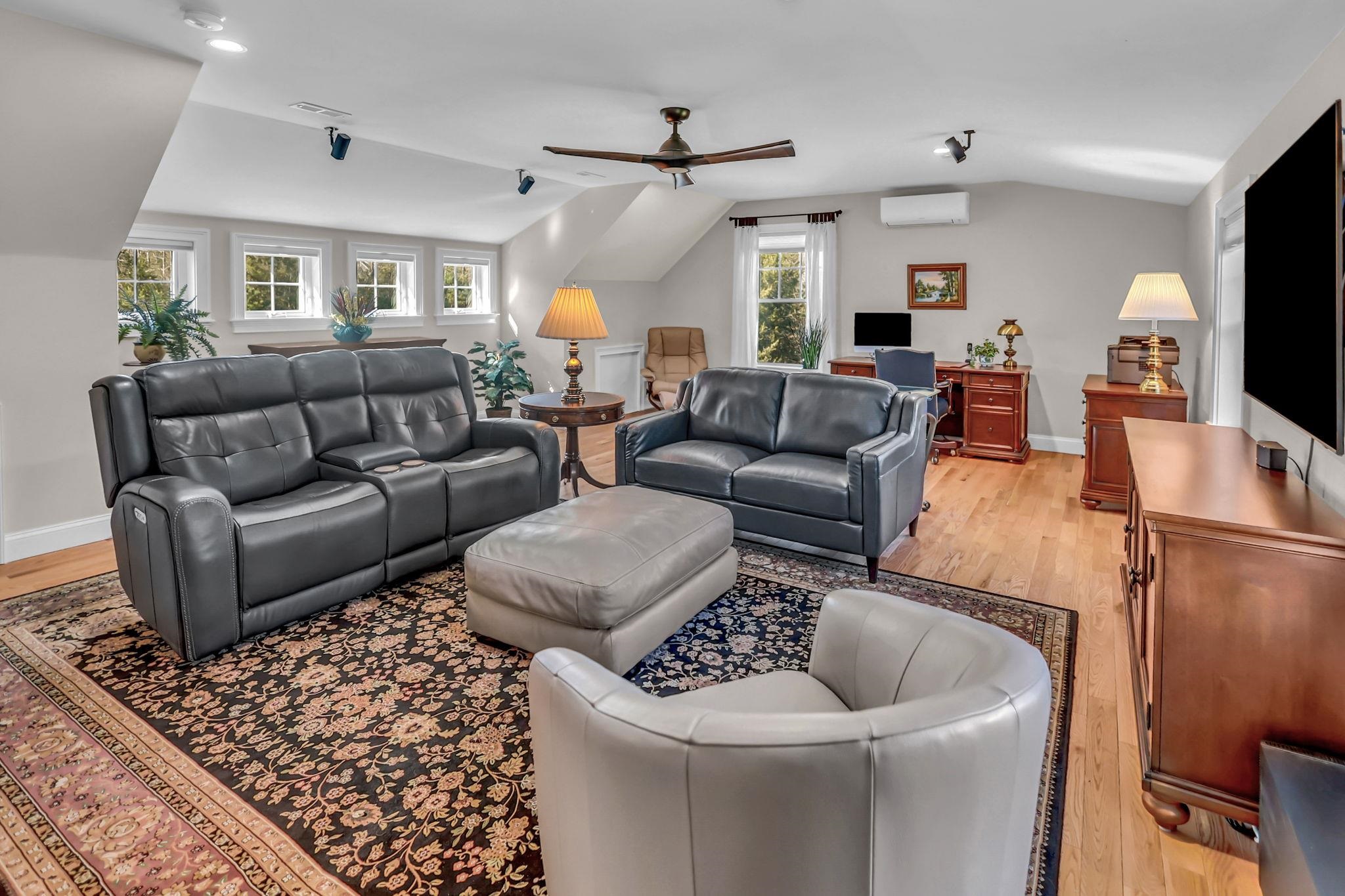 6 Odell Dr, Amherst, NH 03031