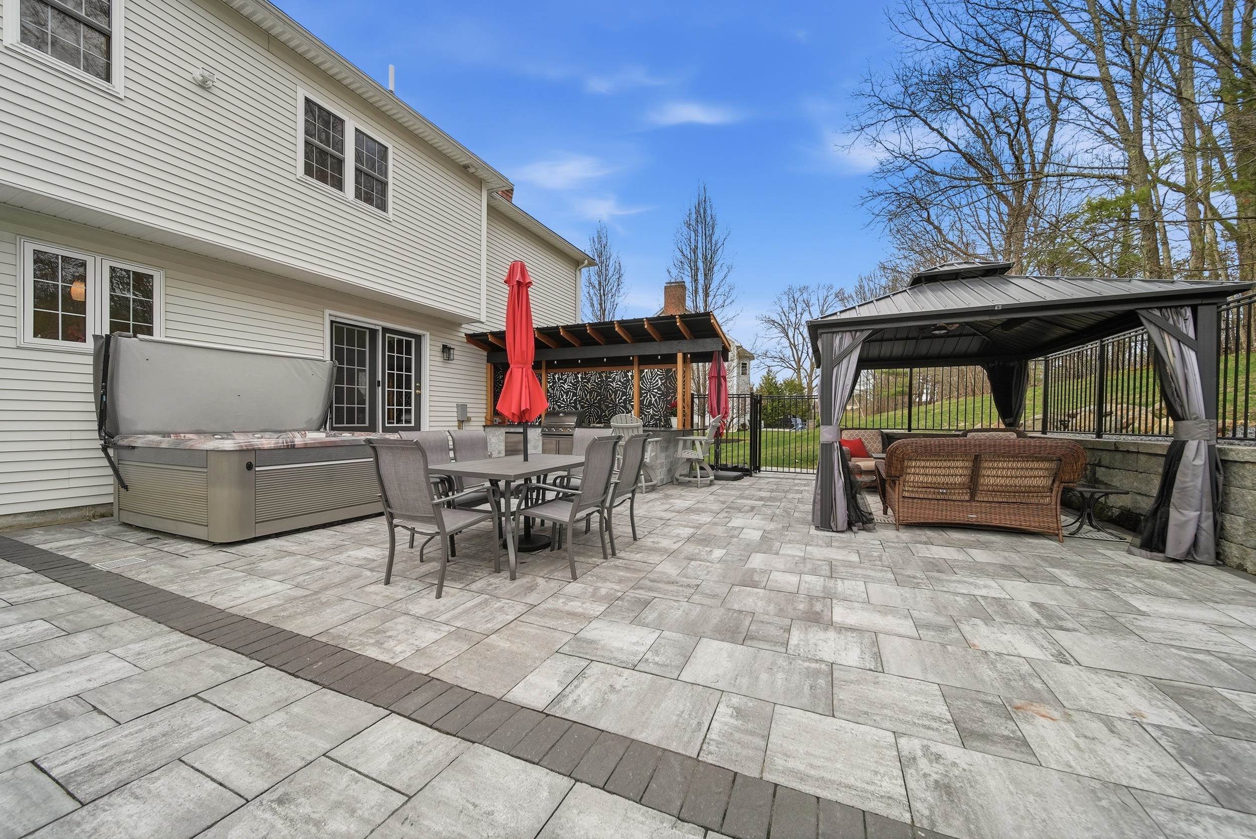 5 Zoe Ln, Newton, NH 03858