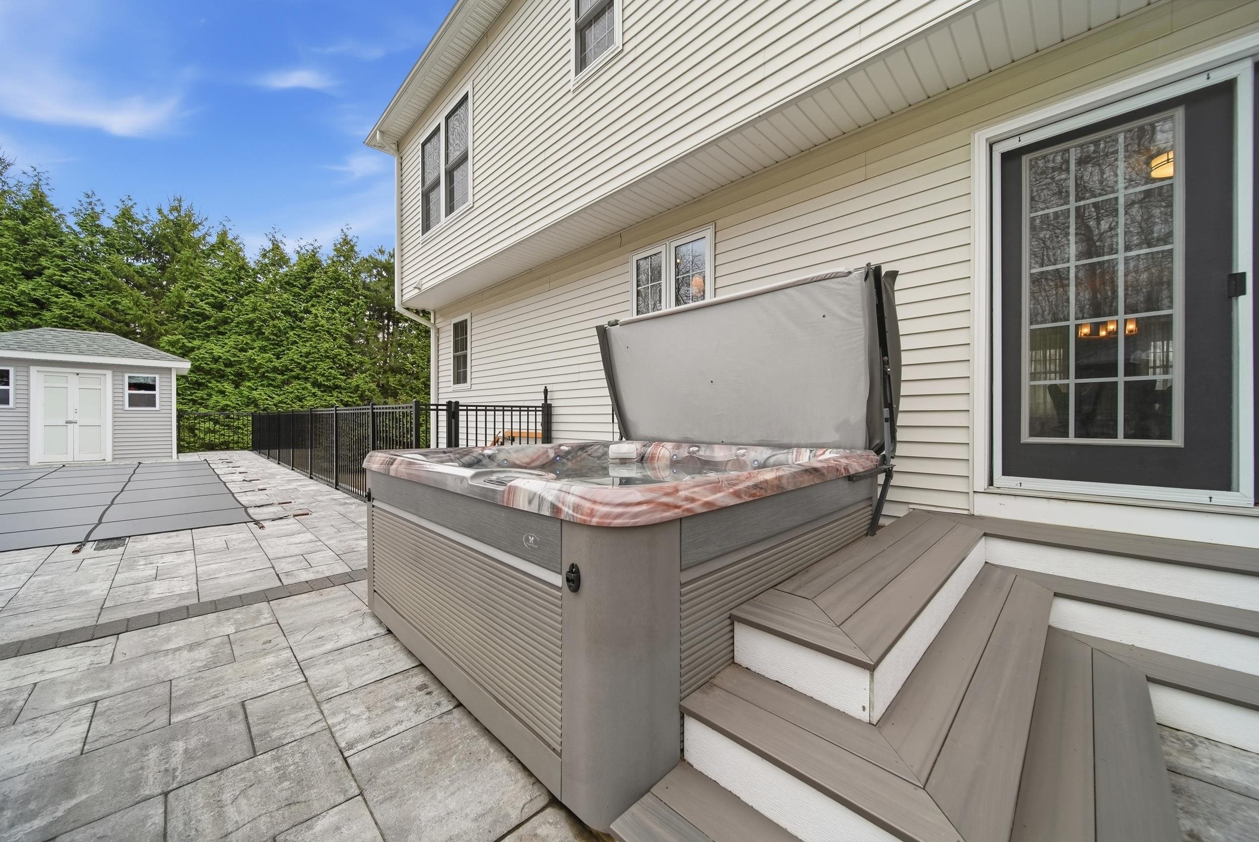 5 Zoe Ln, Newton, NH 03858