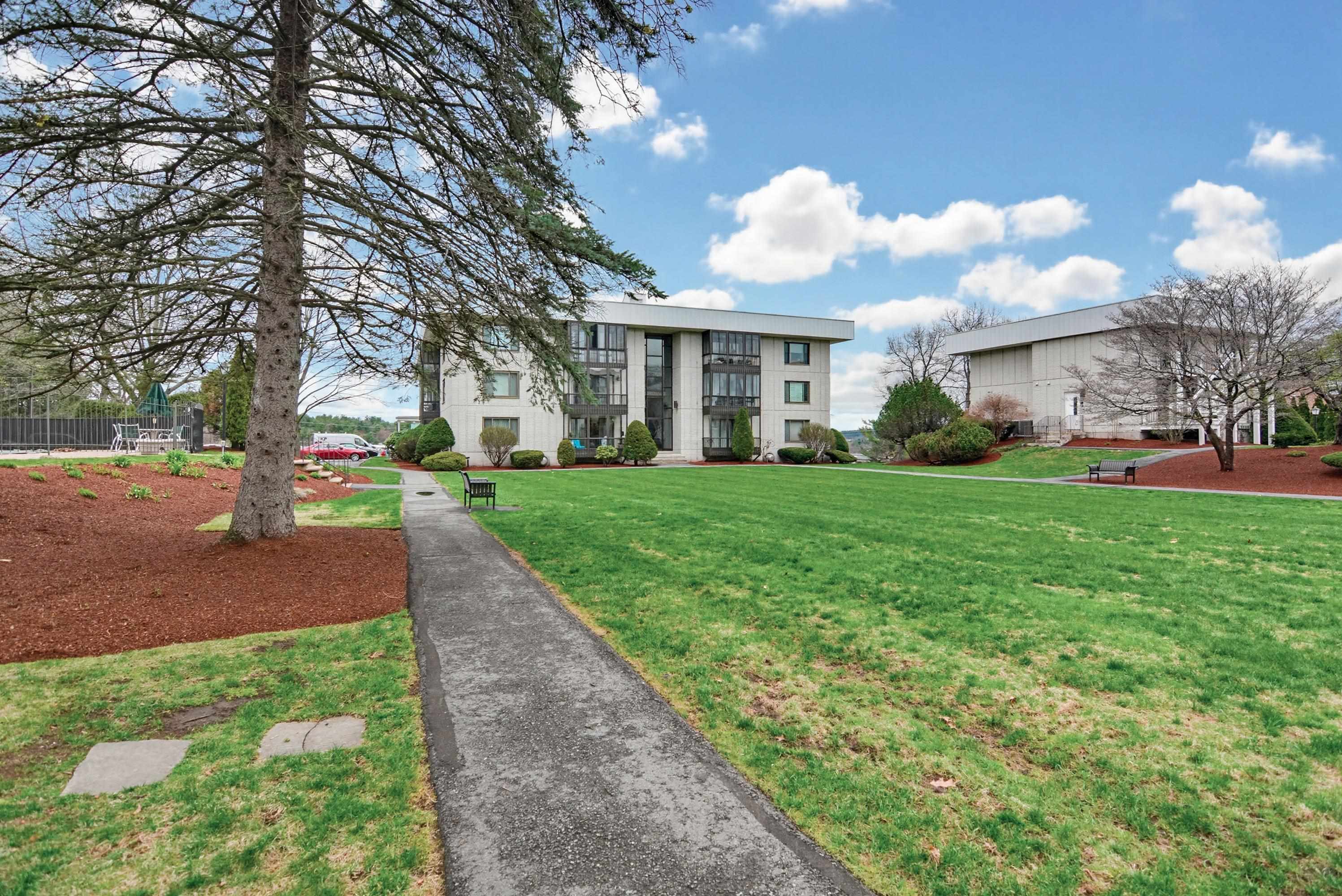 33 Spit Brook Rd, Nashua, NH 03060