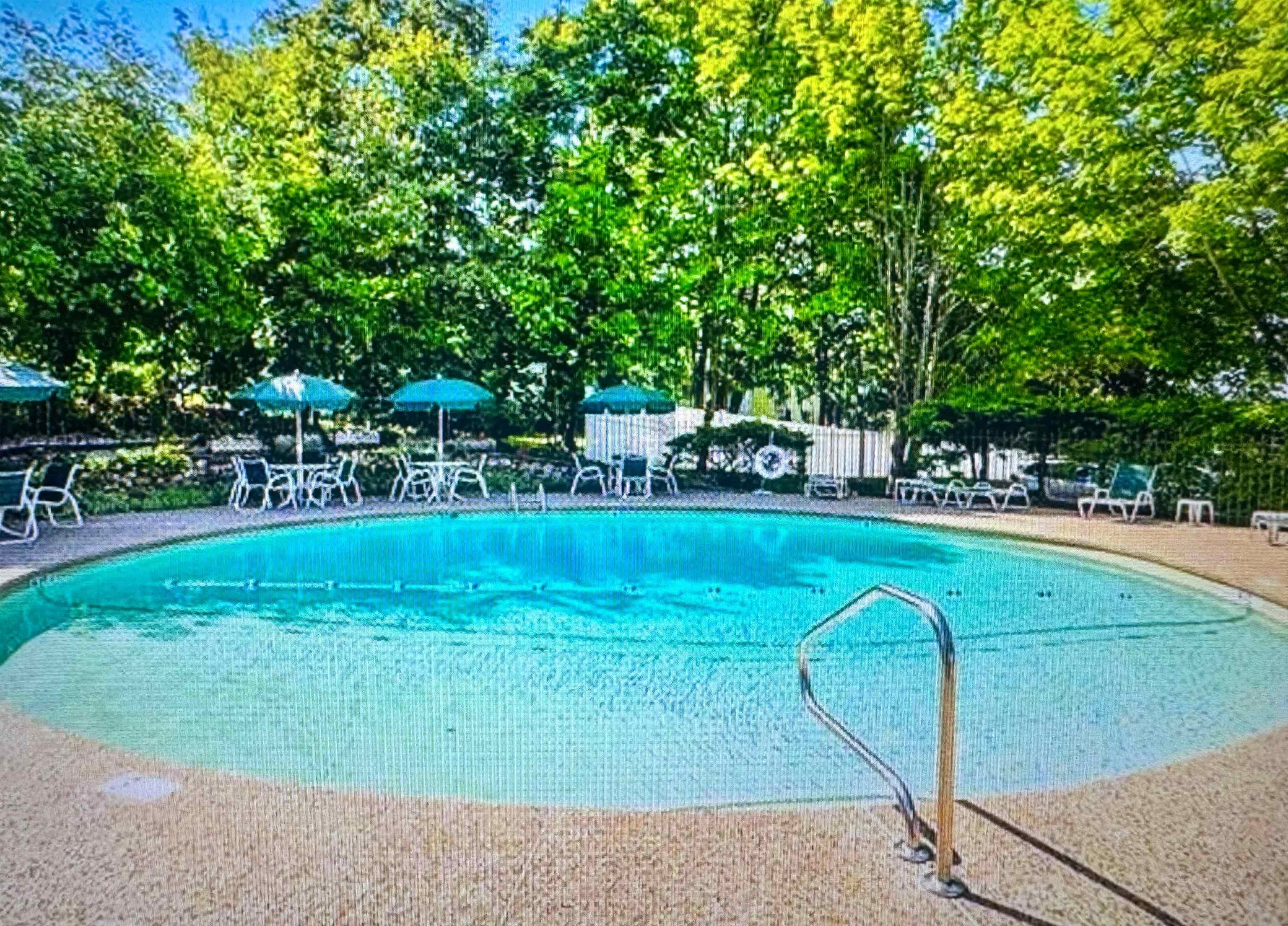 33 Spit Brook Rd #21, Nashua, NH 03060