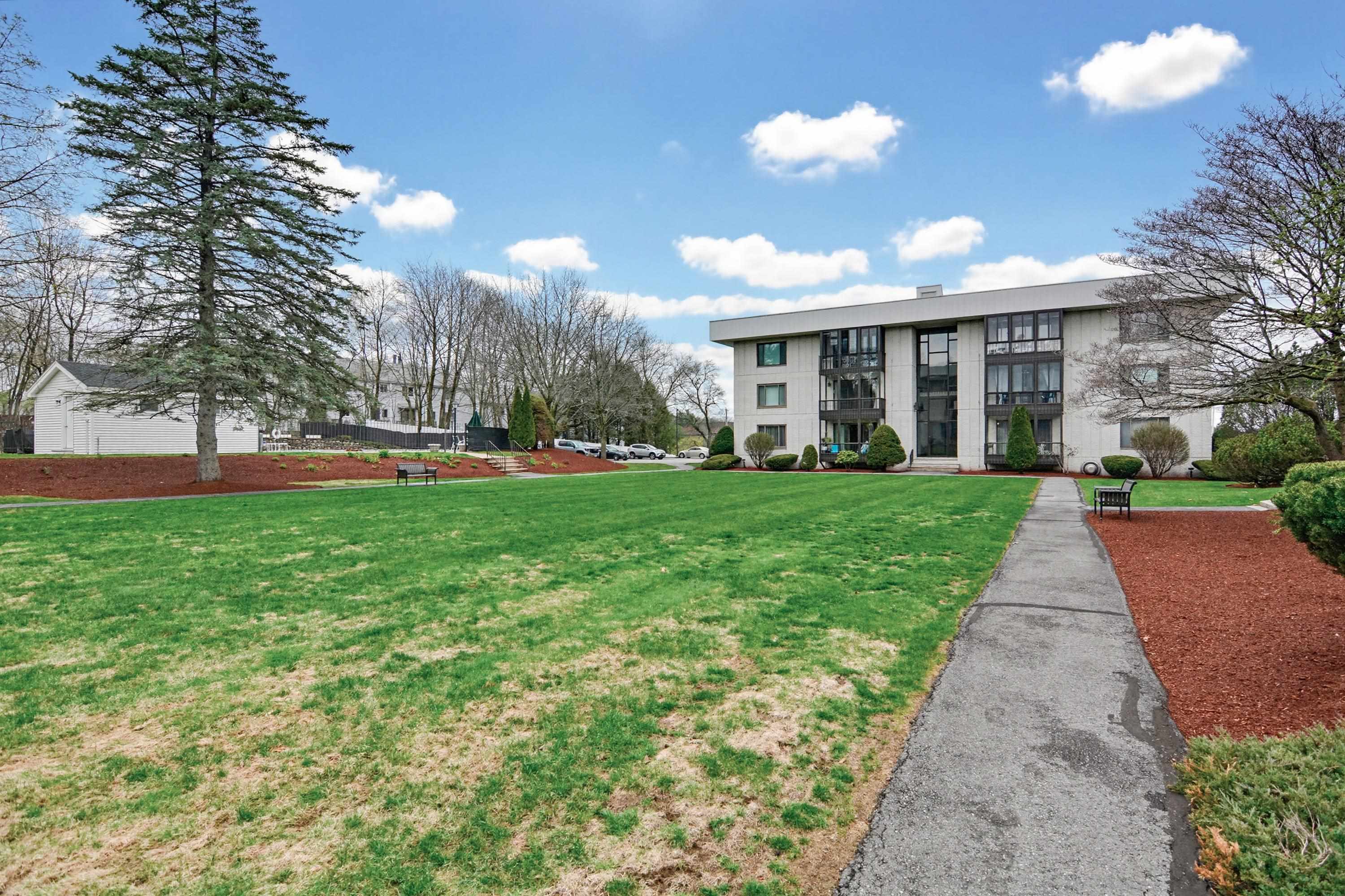 33 Spit Brook Rd, Nashua, NH 03060