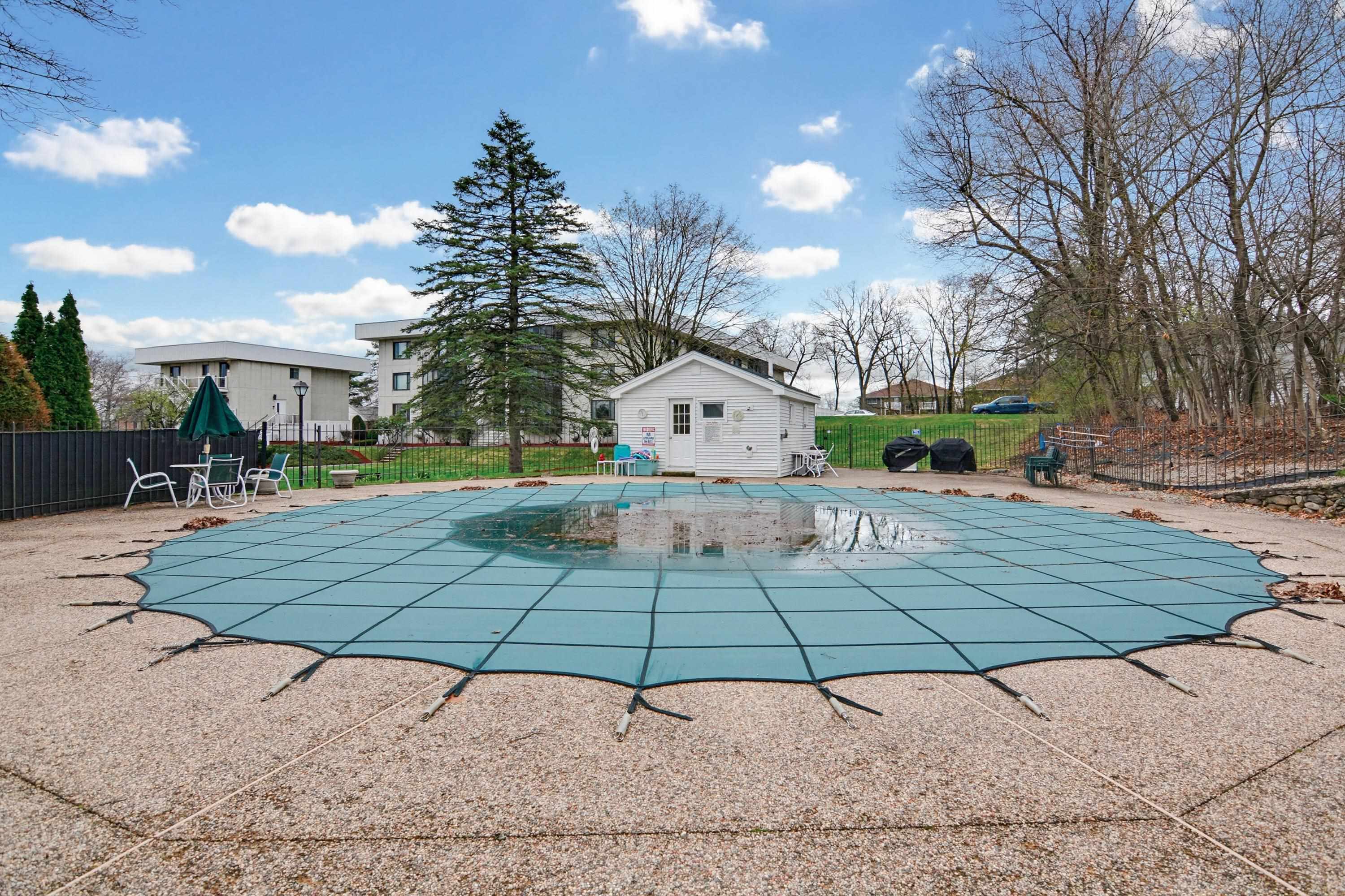 33 Spit Brook Rd, Nashua, NH 03060