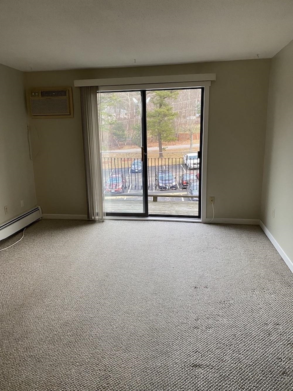 136 Mammoth Rd, Hooksett, NH 03106