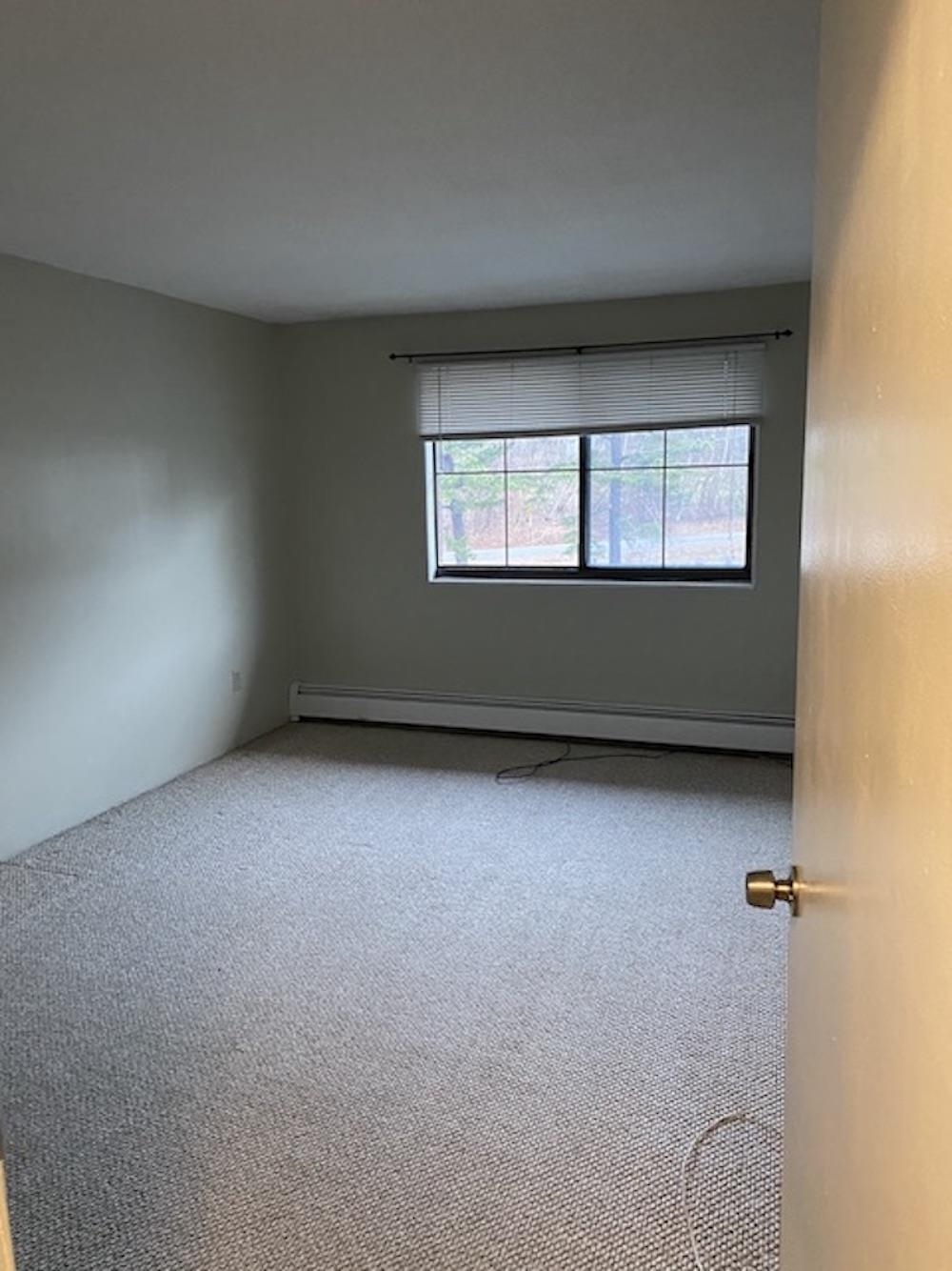 136 Mammoth Rd, Hooksett, NH 03106