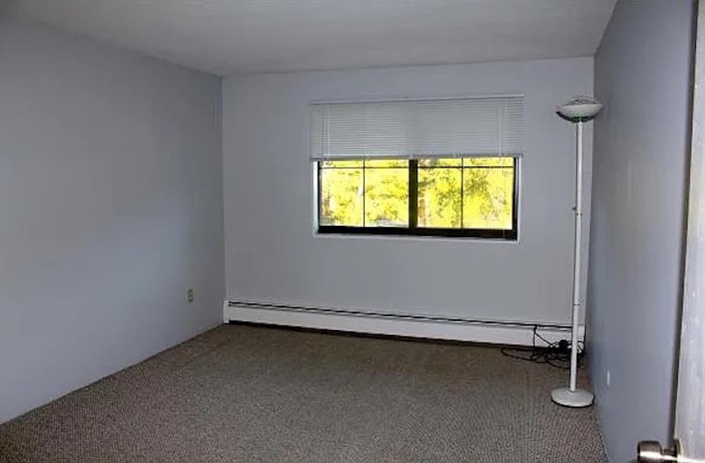 136 Mammoth Rd, Hooksett, NH 03106