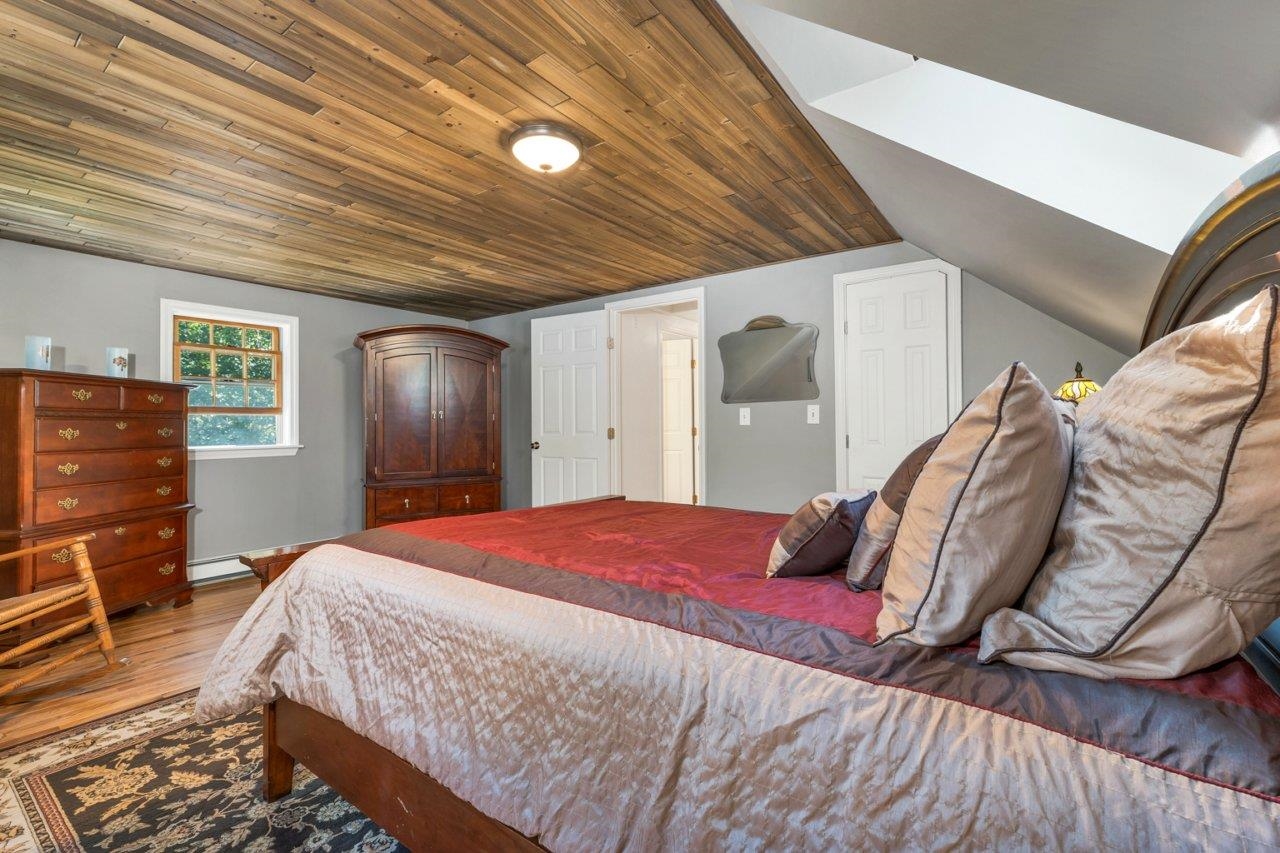 212 Wentworth Rd, Brookfield, NH 03872