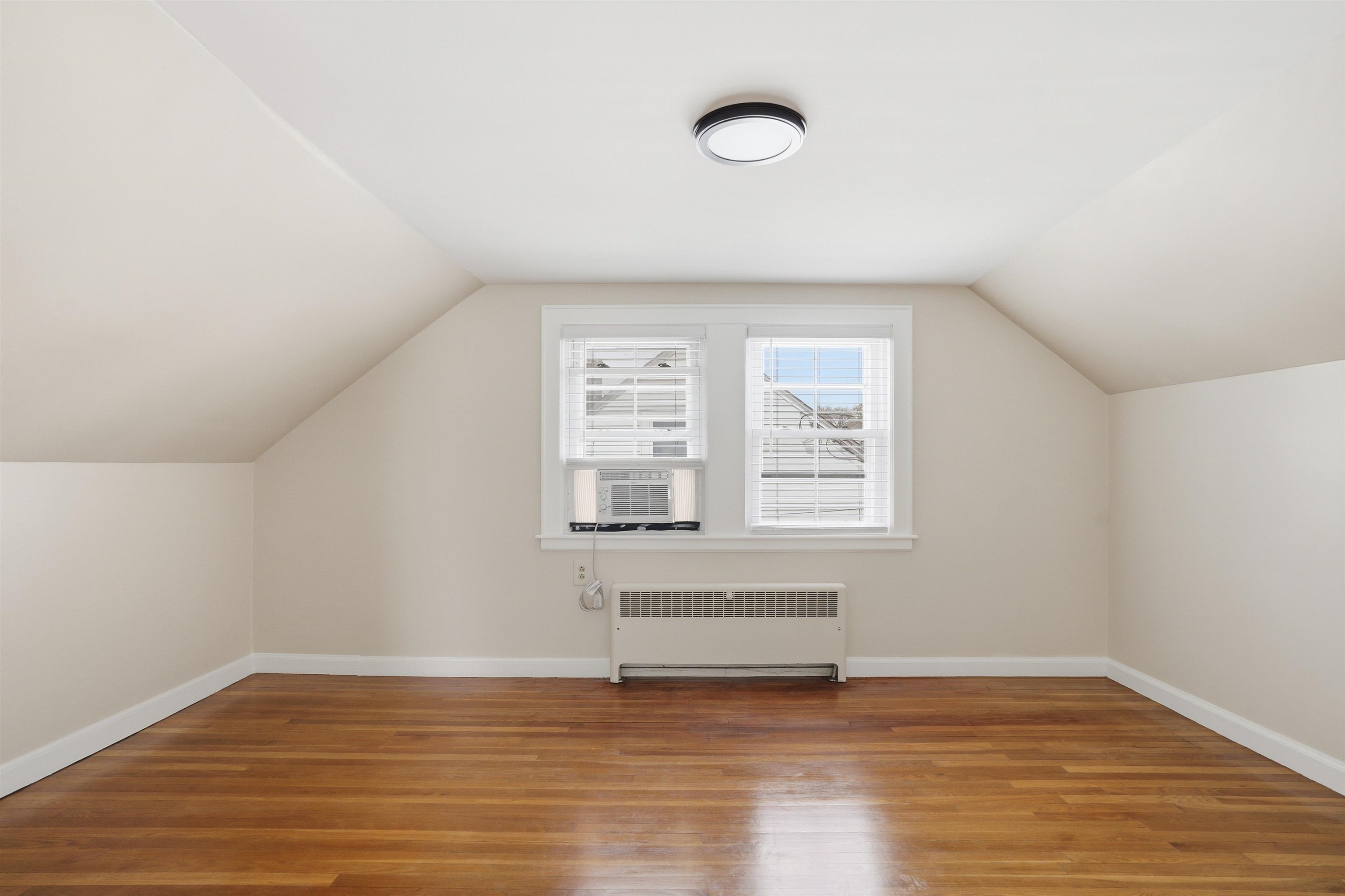 20 Exeter Ave, Manchester, NH 03103