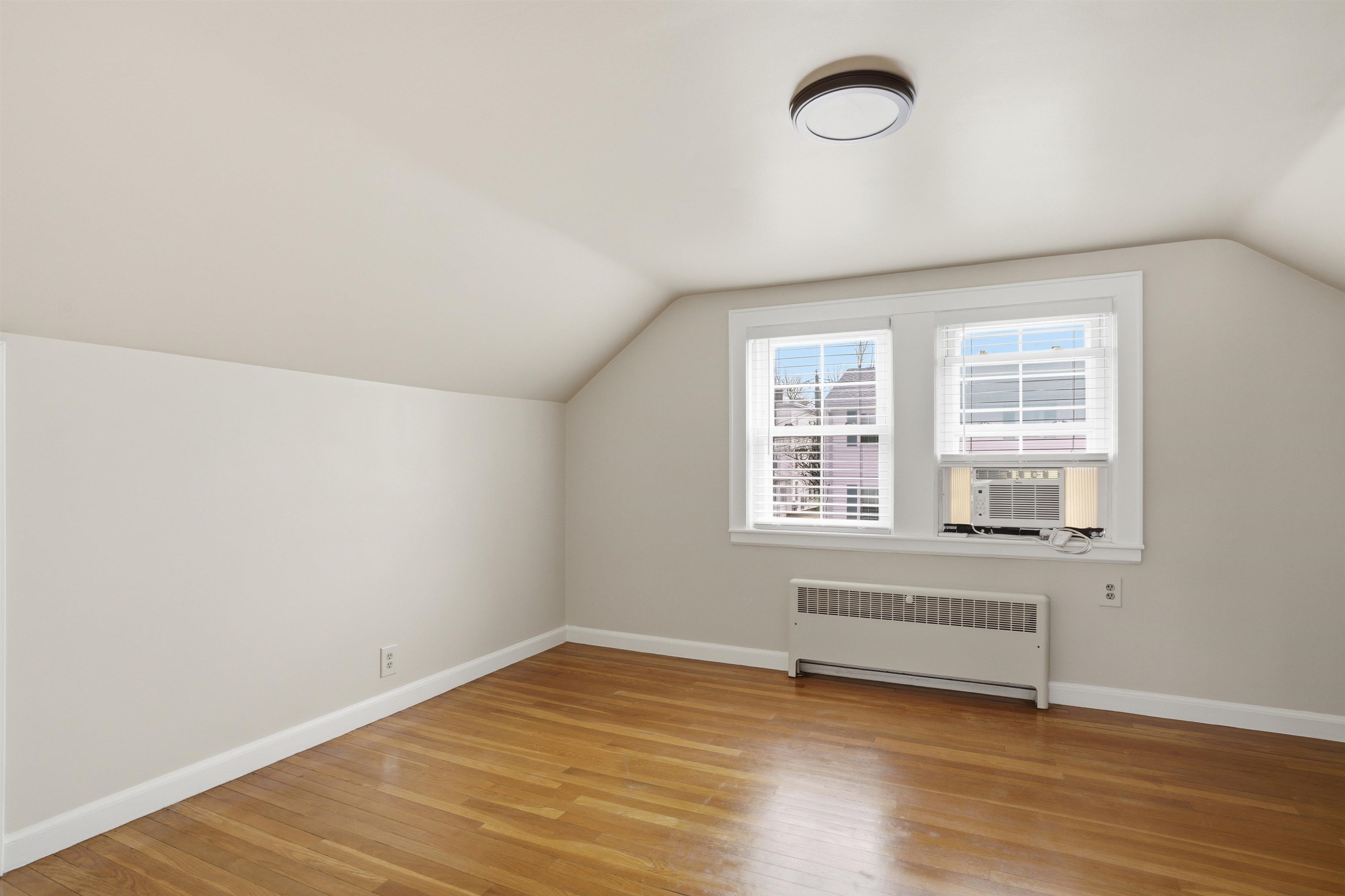 20 Exeter Ave, Manchester, NH 03103