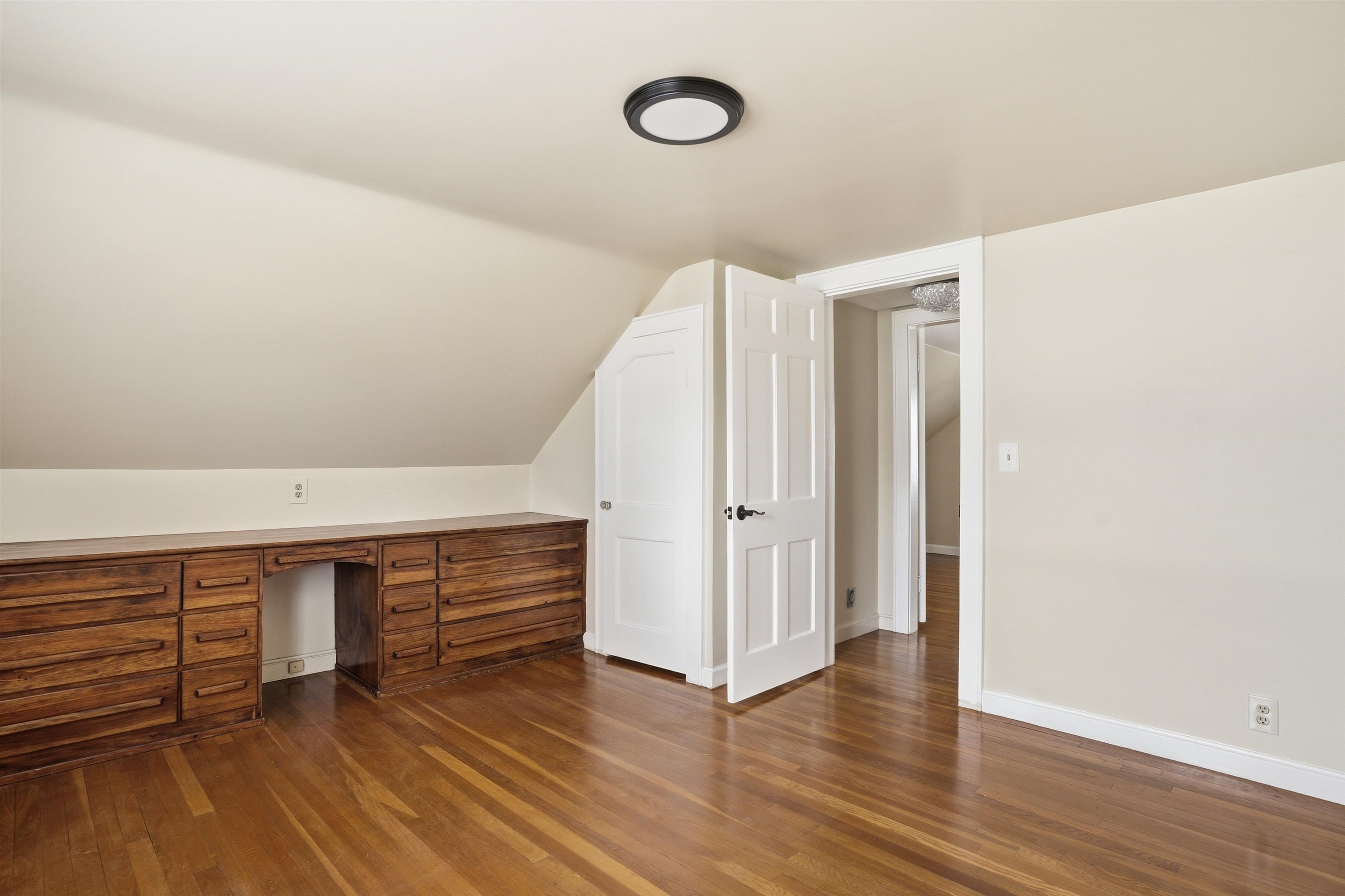 20 Exeter Ave, Manchester, NH 03103