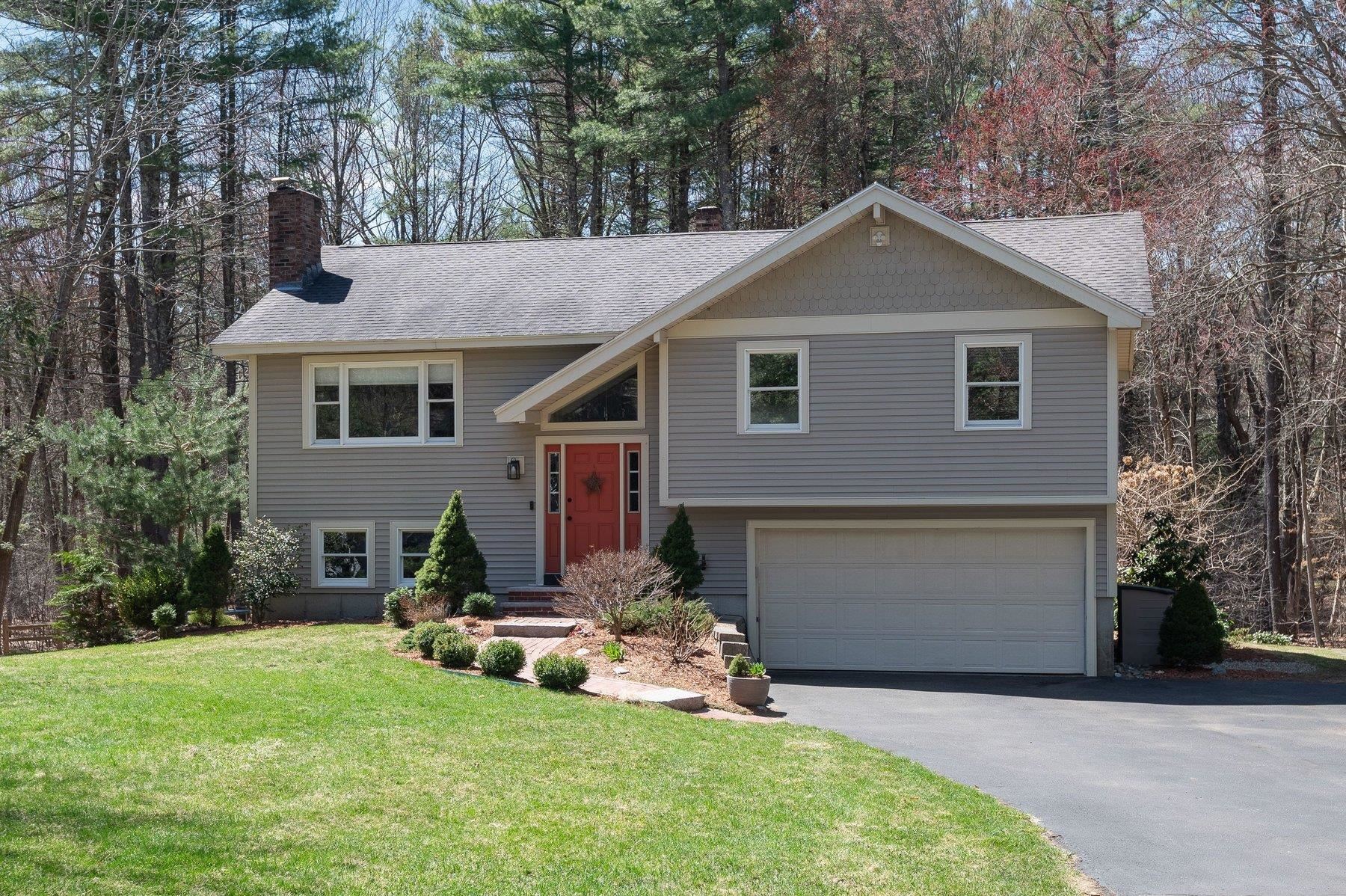 47 River Rd, Stratham, NH 03885