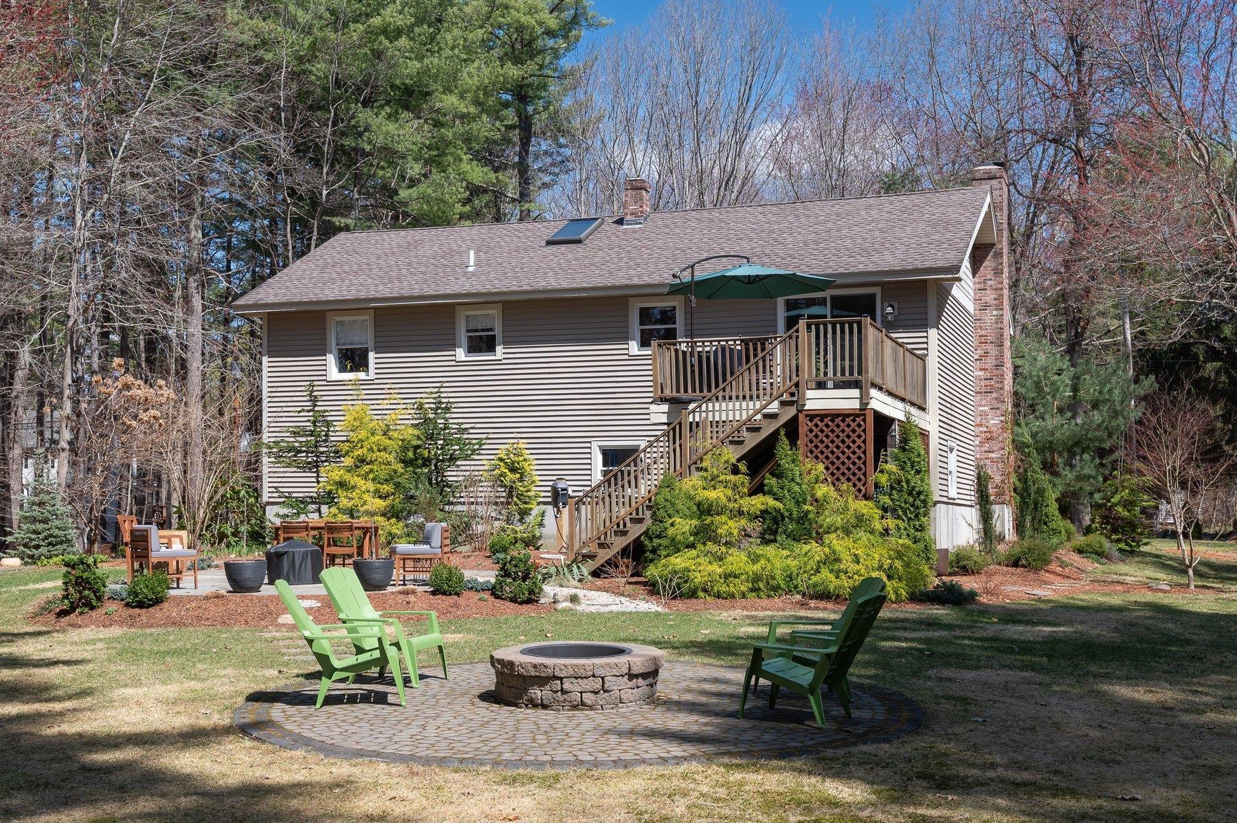 47 River Rd, Stratham, NH 03885