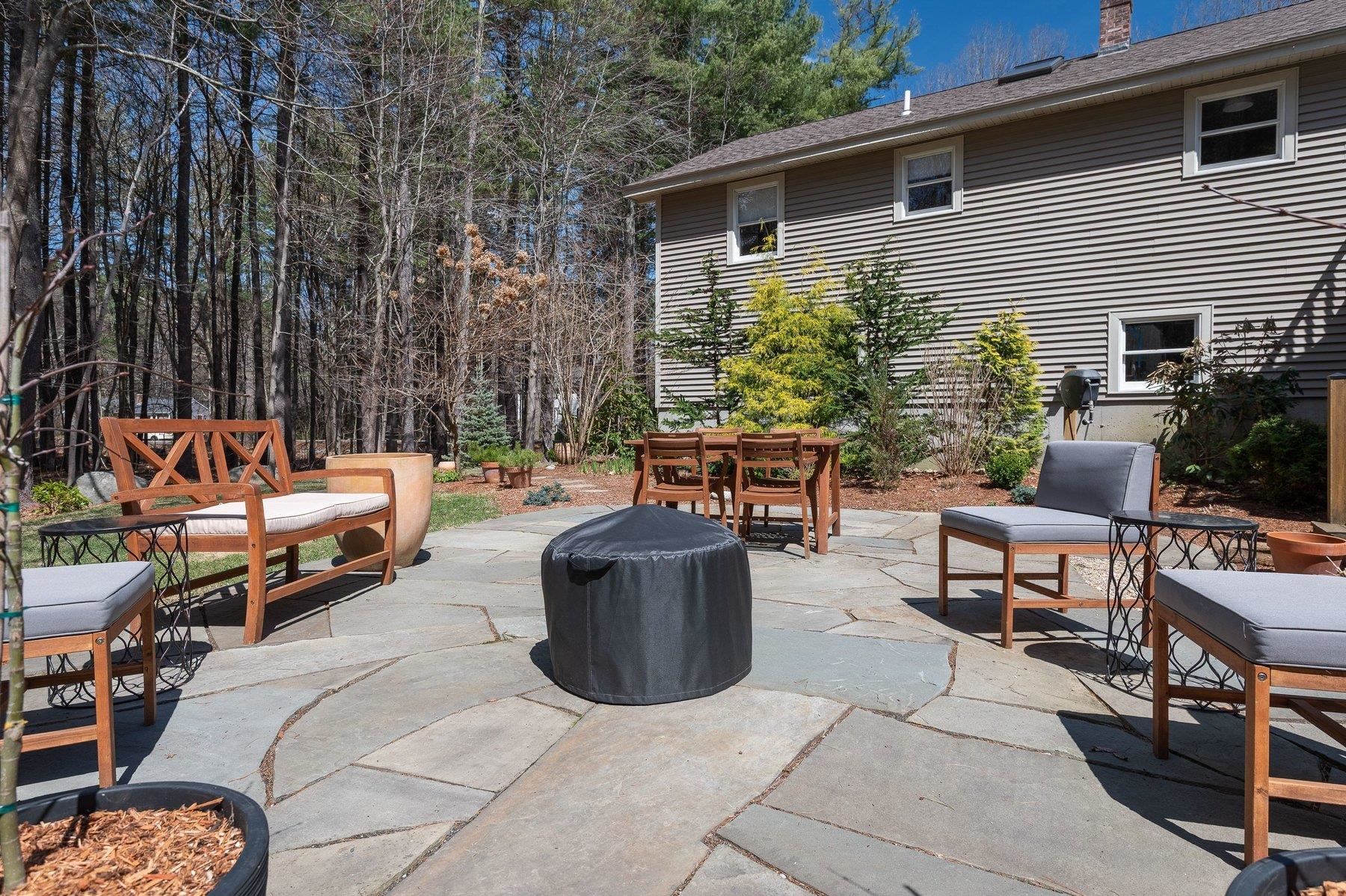 47 River Rd, Stratham, NH 03885