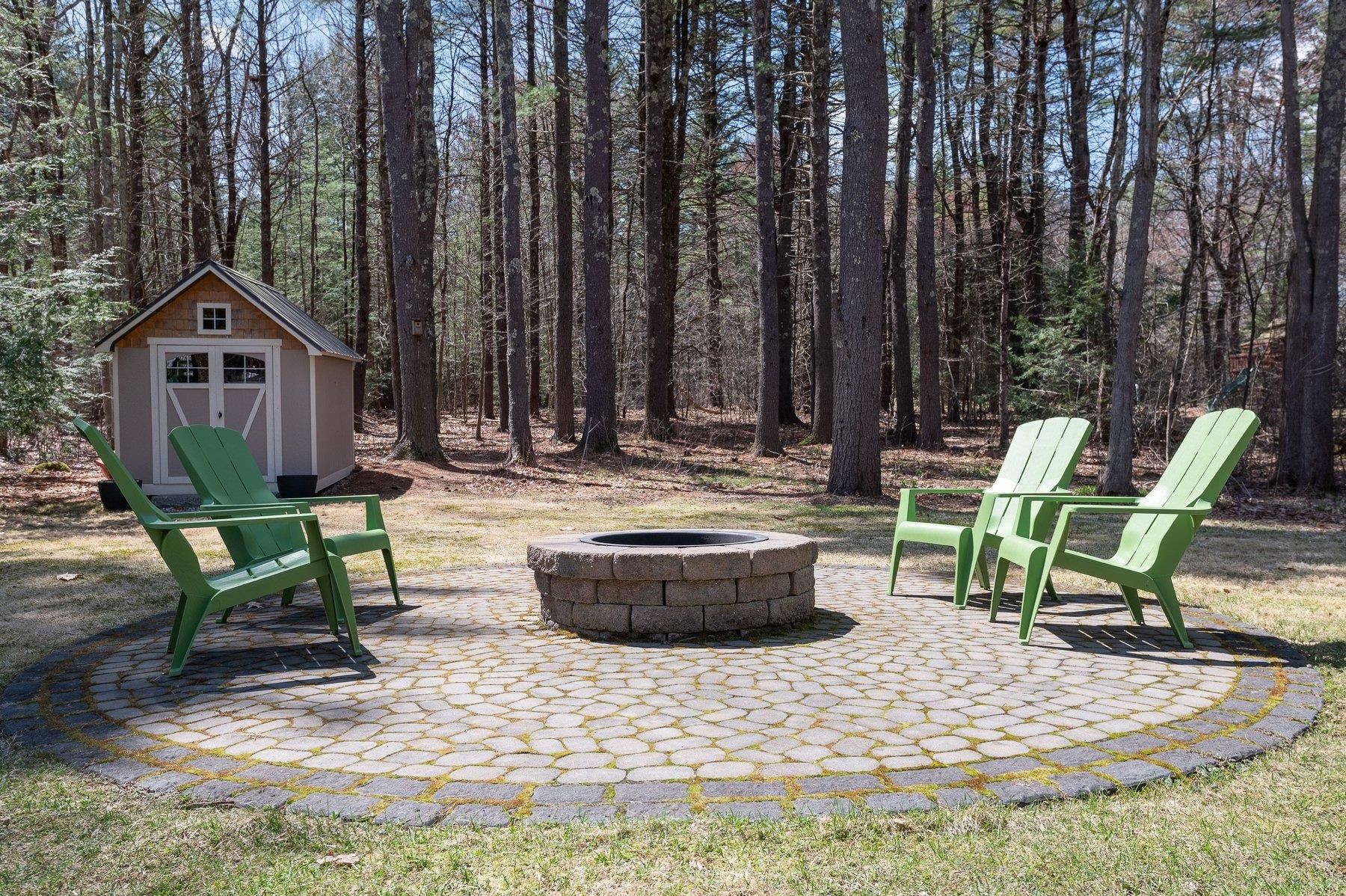 47 River Rd, Stratham, NH 03885